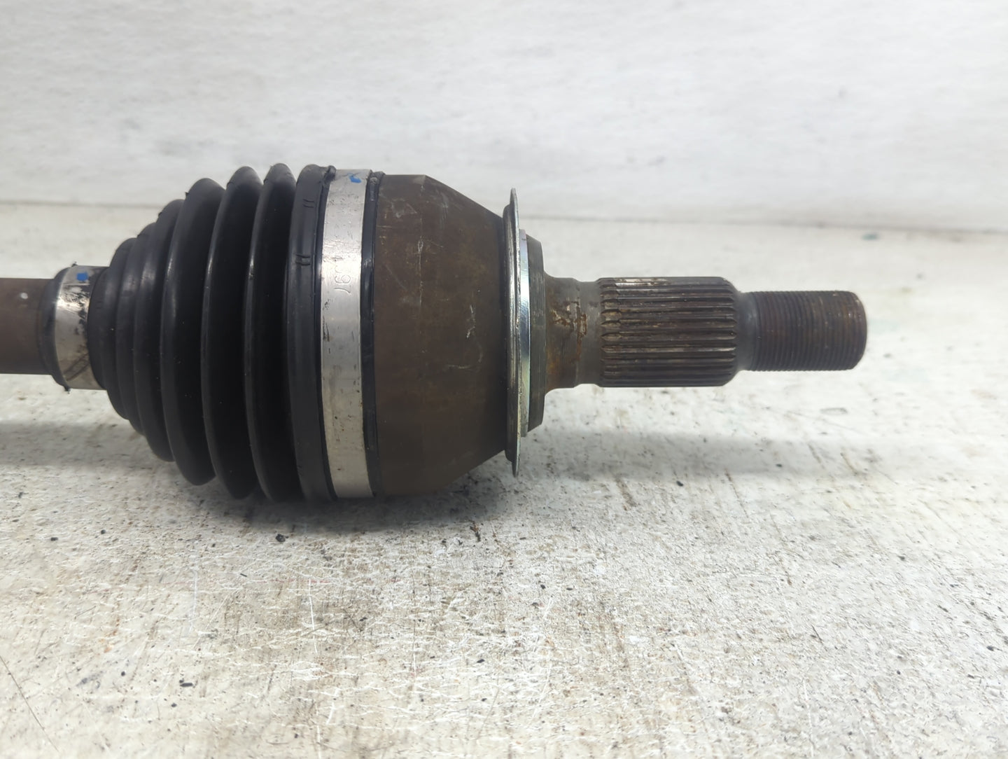 2013-2019 Cadillac Xts Axle Shaft Front Driver Cv C/v - Oemusedautoparts1.com
