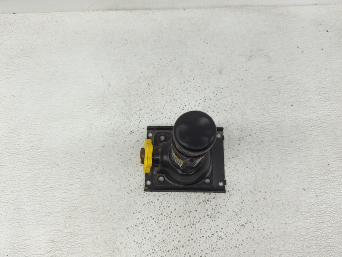 2014 Chevrolet Avalanche 1500 Spare Scissor Car Jack - Oemusedautoparts1.com