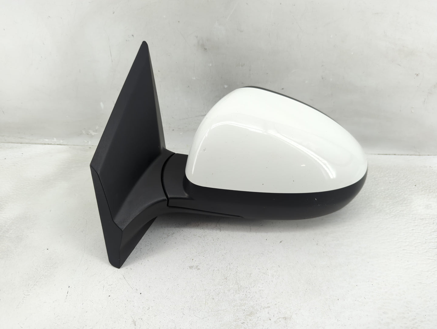 2014 Chevrolet Aveo Driver Side View Mirror - Left Door Mirror OEM Used - Oemusedautoparts1.com