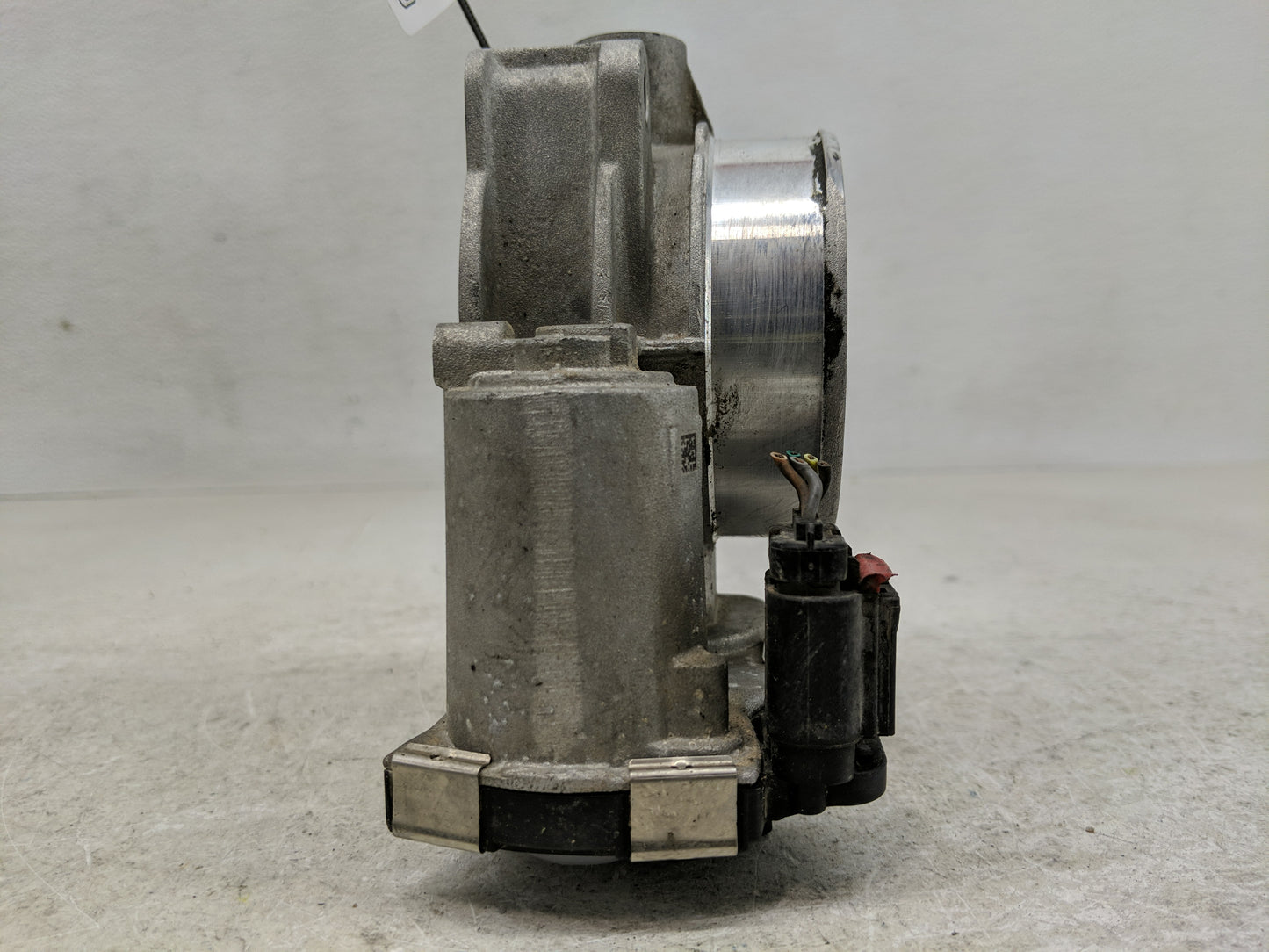 2012-2015 Chevrolet Camaro Throttle Body P/N:2070 K4238 Fits Fits 2012 2013 2014 2015 2016 2017 2018 2019 2020 2021 2022 OEM