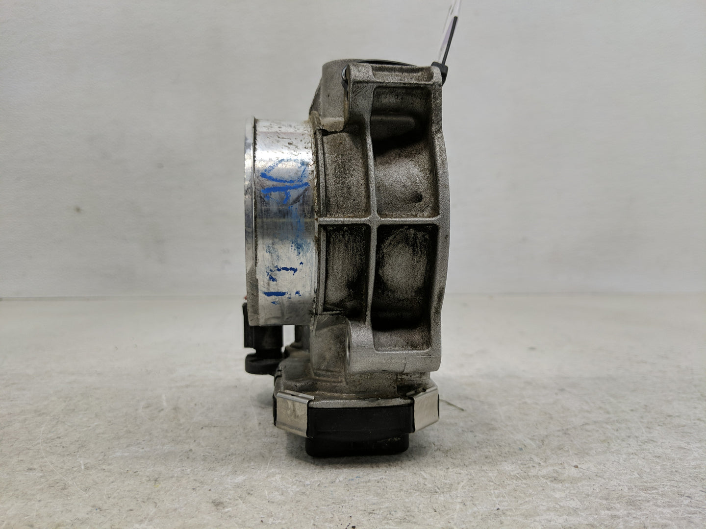 2012-2015 Chevrolet Camaro Throttle Body P/N:2070 K4238 Fits Fits 2012 2013 2014 2015 2016 2017 2018 2019 2020 2021 2022 OEM