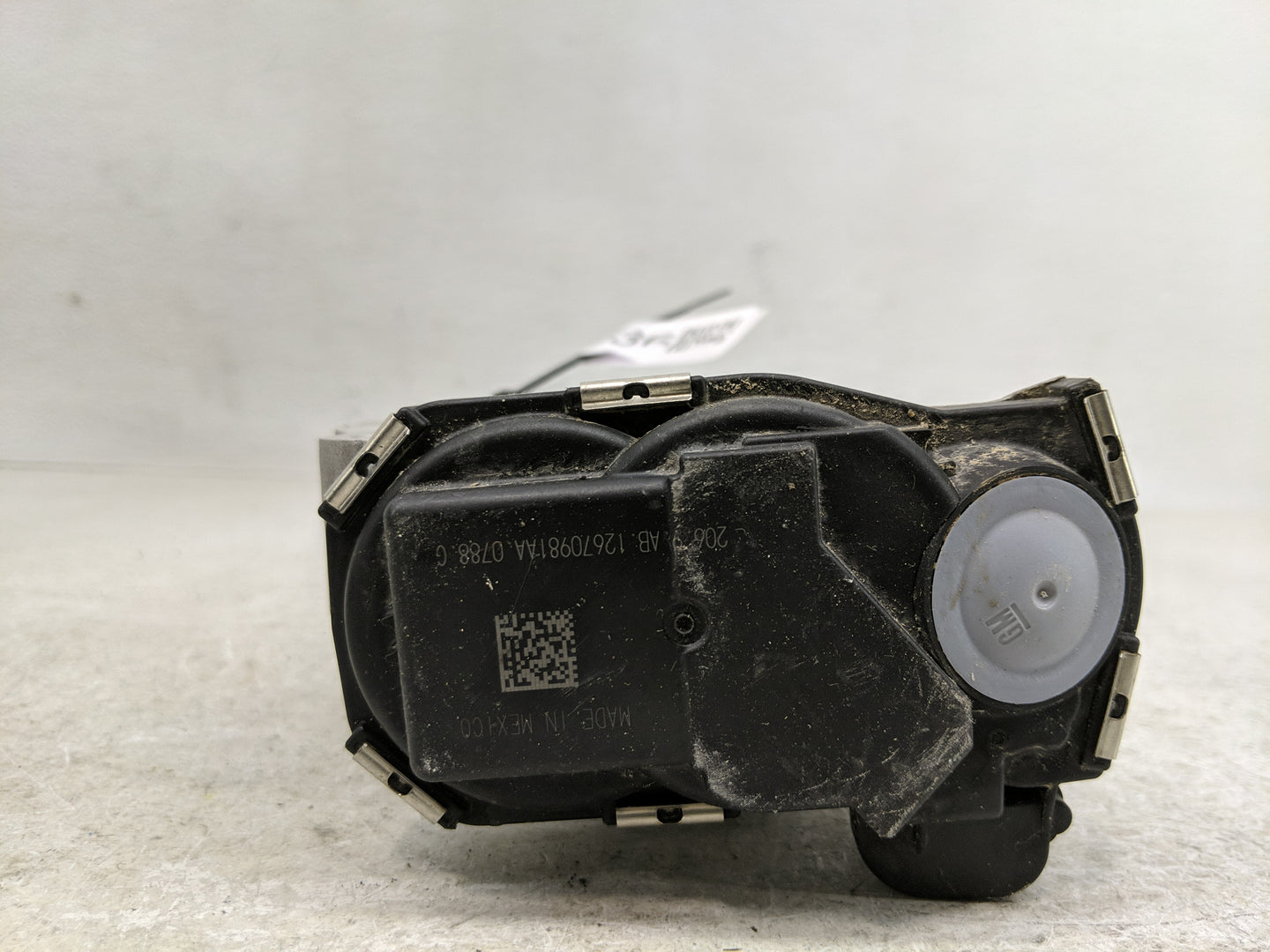2012-2015 Chevrolet Camaro Throttle Body P/N:2070 K4238 Fits Fits 2012 2013 2014 2015 2016 2017 2018 2019 2020 2021 2022 OEM
