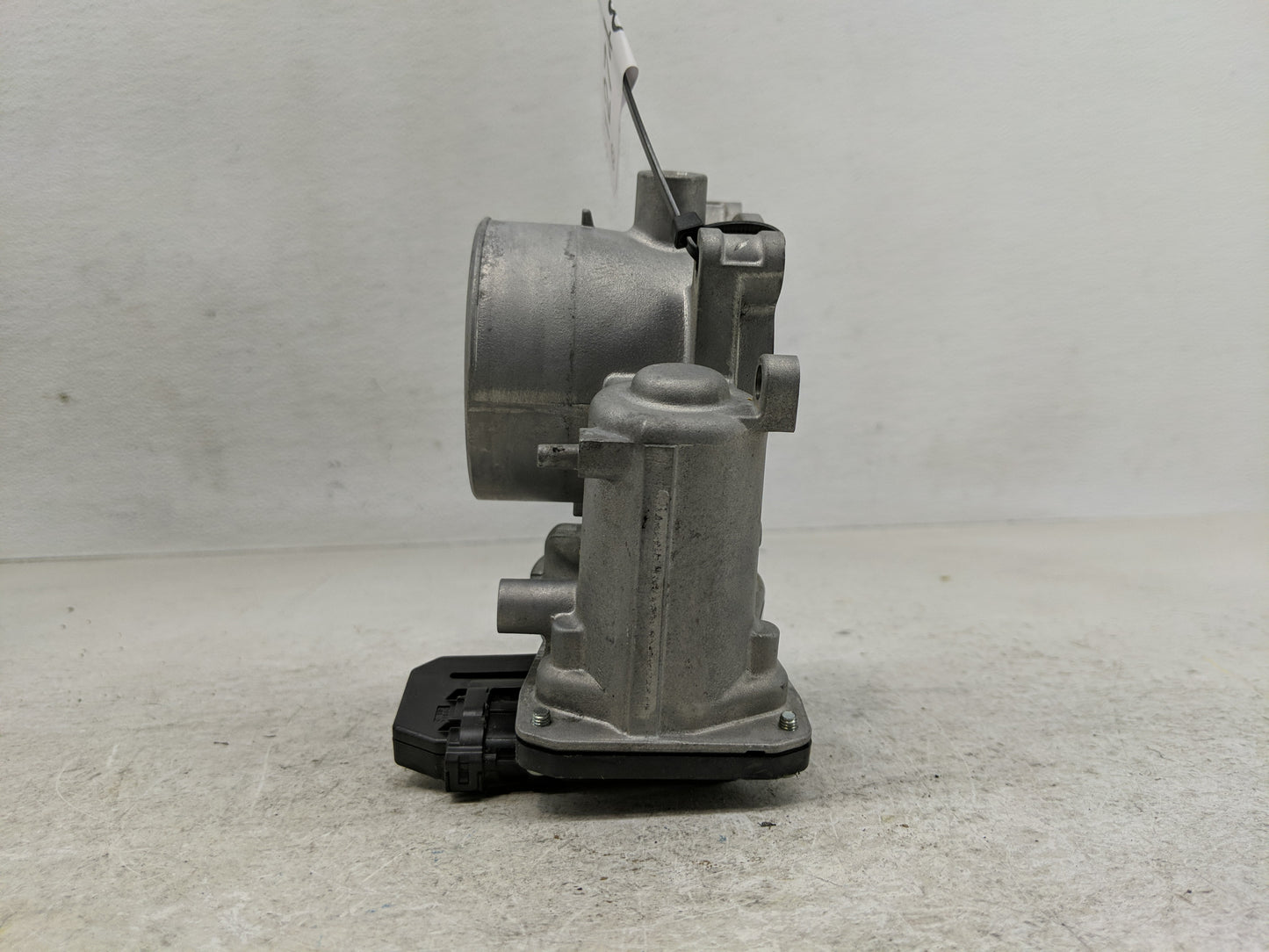 2012-2015 Chevrolet Camaro Throttle Body P/N:2070 K4238 Fits Fits 2012 2013 2014 2015 2016 2017 2018 2019 2020 2021 2022 OEM