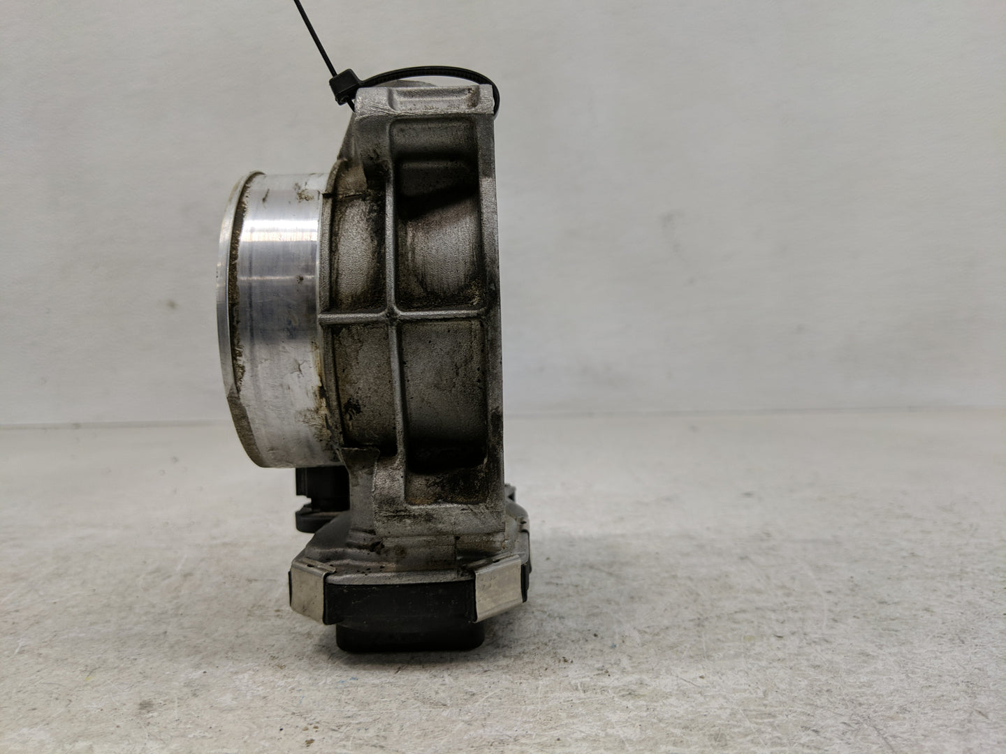 2012-2015 Chevrolet Camaro Throttle Body P/N:2070 K4238 Fits Fits 2012 2013 2014 2015 2016 2017 2018 2019 2020 2021 2022 OEM