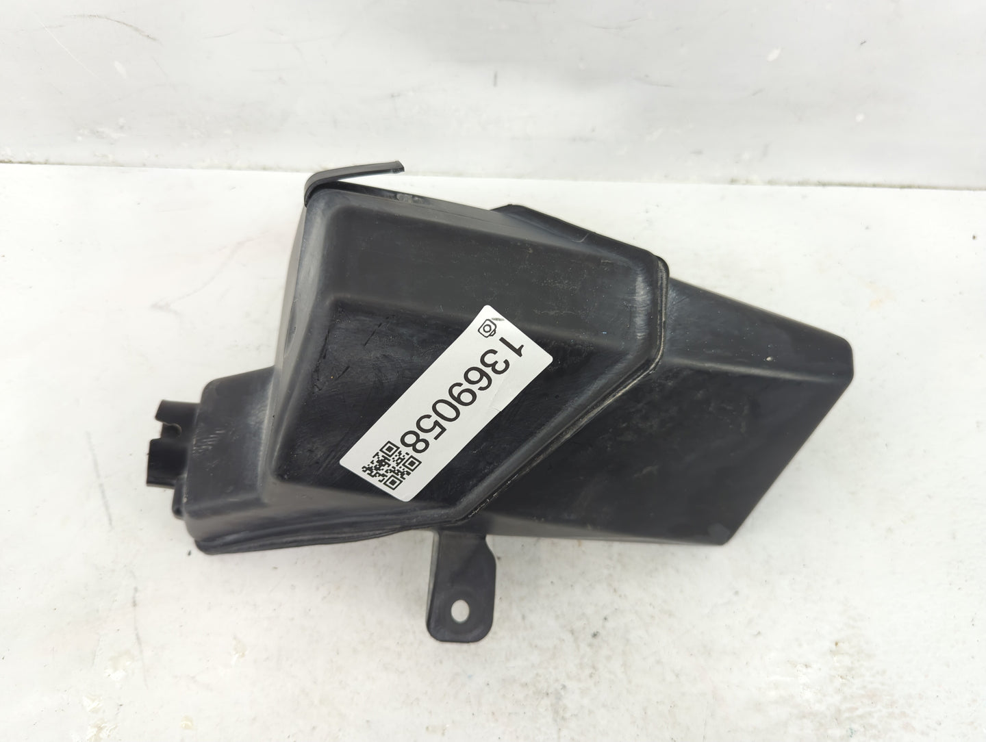 2010-2015 Chevrolet Camaro Windshield Washer Fluid Reservoir Bottle Oem - Oemusedautoparts1.com