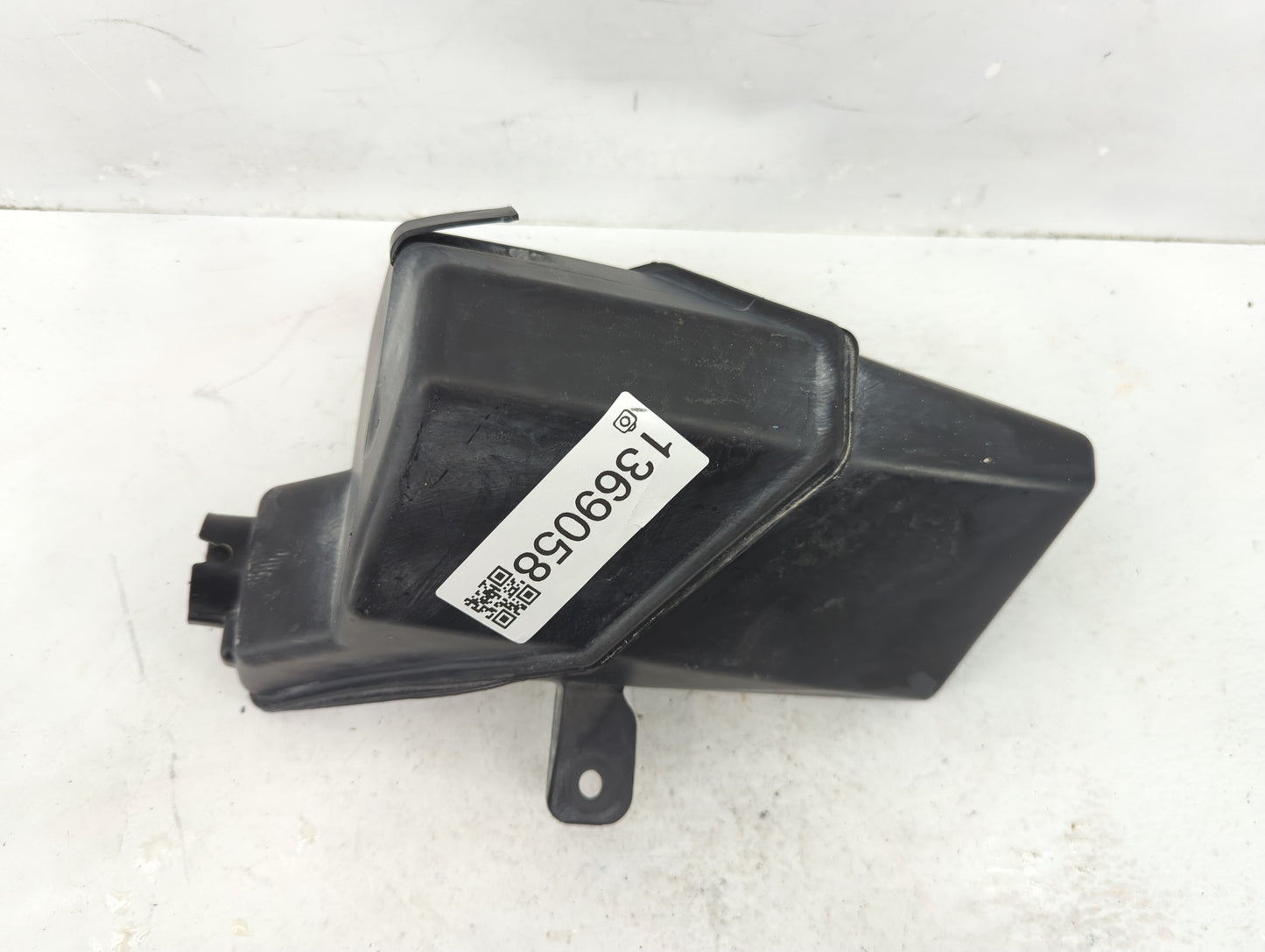 2010-2015 Chevrolet Camaro Windshield Washer Fluid Reservoir Bottle Oem - Oemusedautoparts1.com