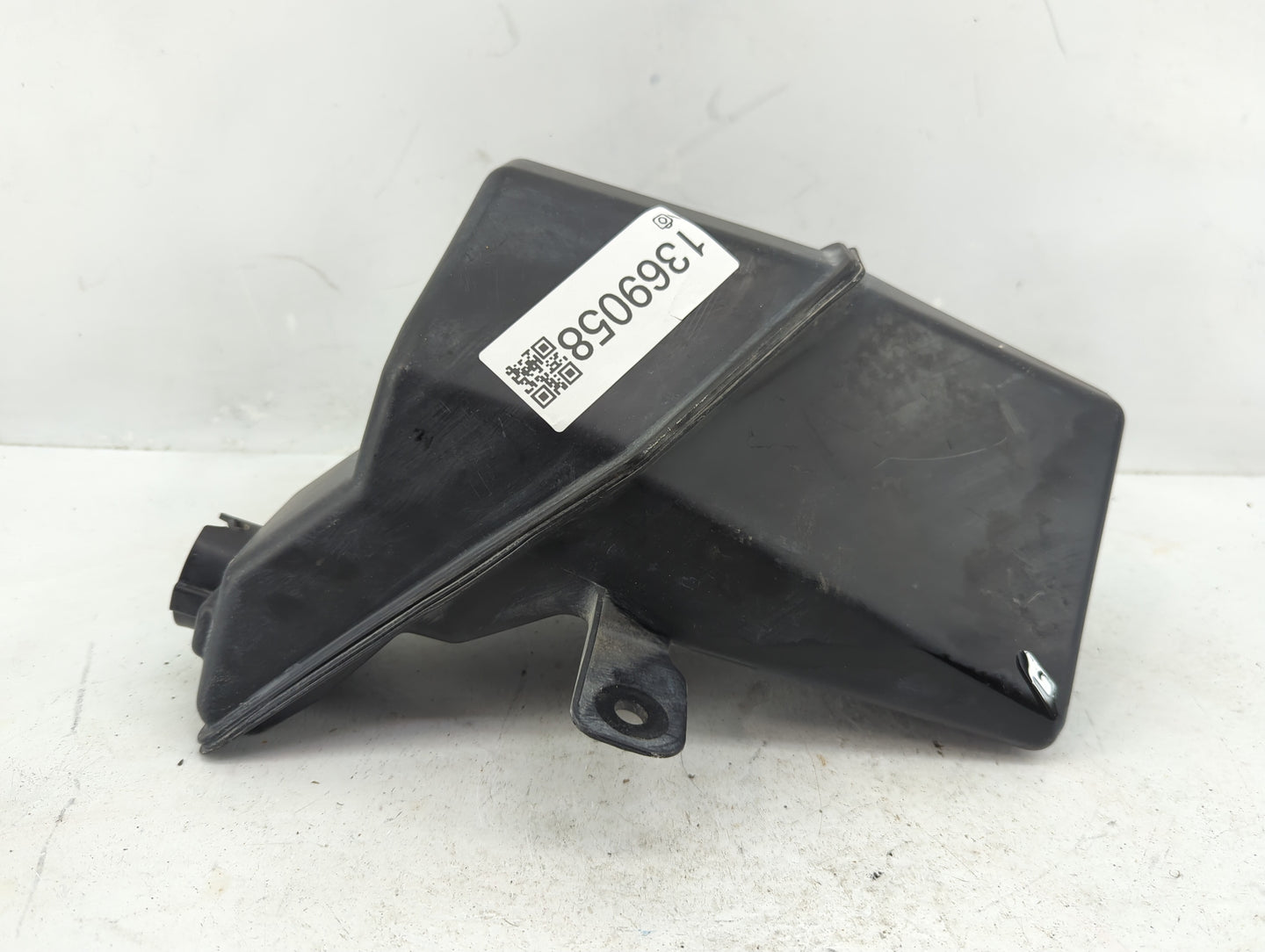 2010-2015 Chevrolet Camaro Windshield Washer Fluid Reservoir Bottle Oem - Oemusedautoparts1.com