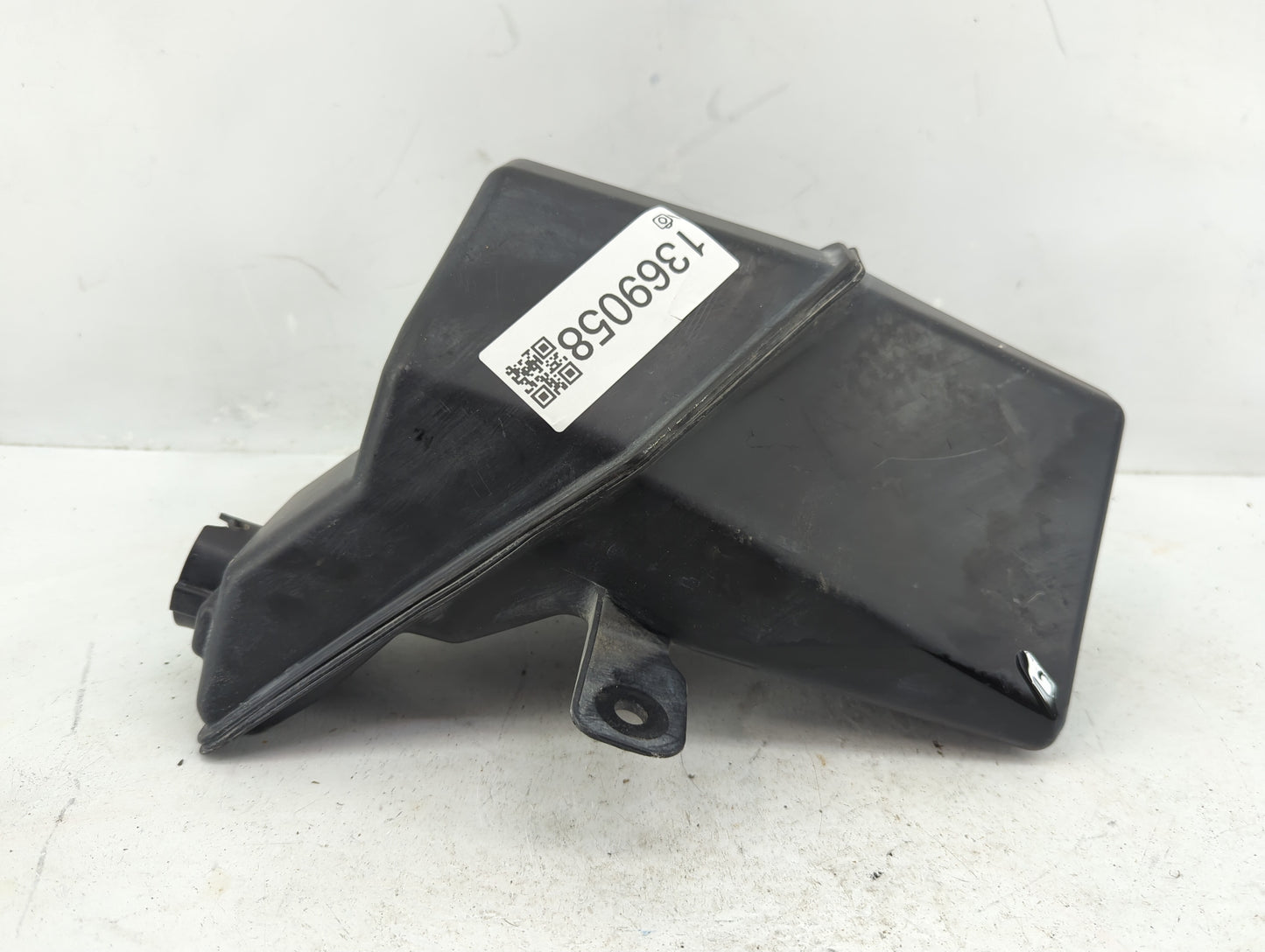 2010-2015 Chevrolet Camaro Windshield Washer Fluid Reservoir Bottle Oem - Oemusedautoparts1.com