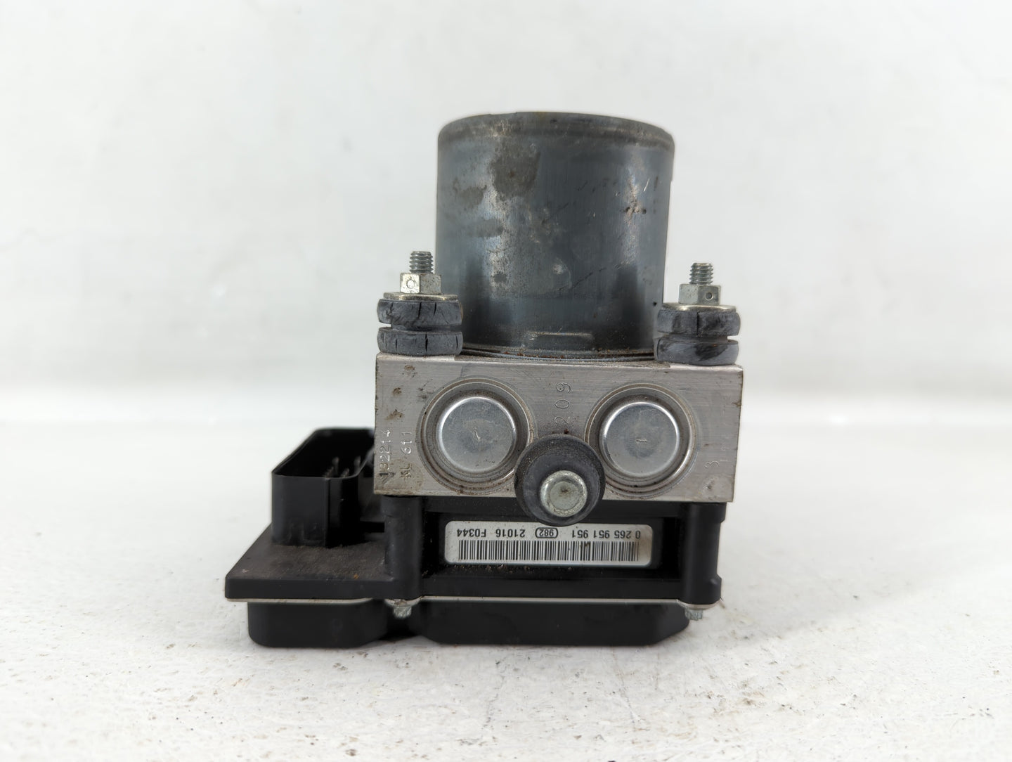2012-2015 Chevrolet Camaro ABS Pump Control Module Replacement P/N:22914251 Fits Fits 2012 2013 2014 2015 OEM Used Auto Part