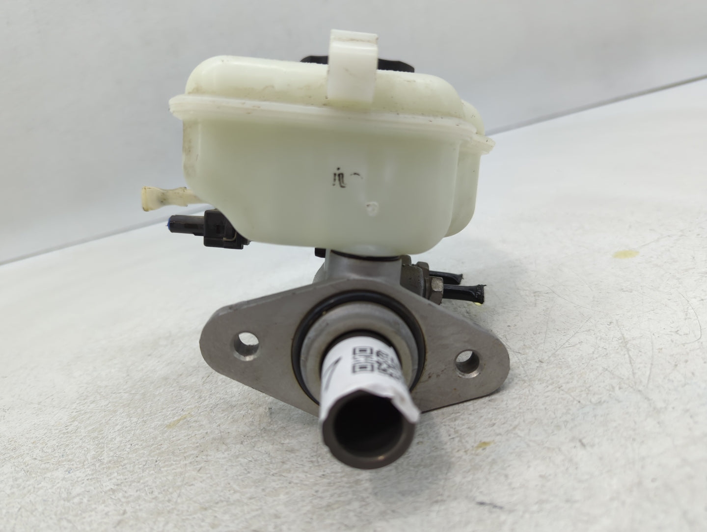 2010-2015 Chevrolet Camaro Brake Master Cylinder - Oemusedautoparts1.com