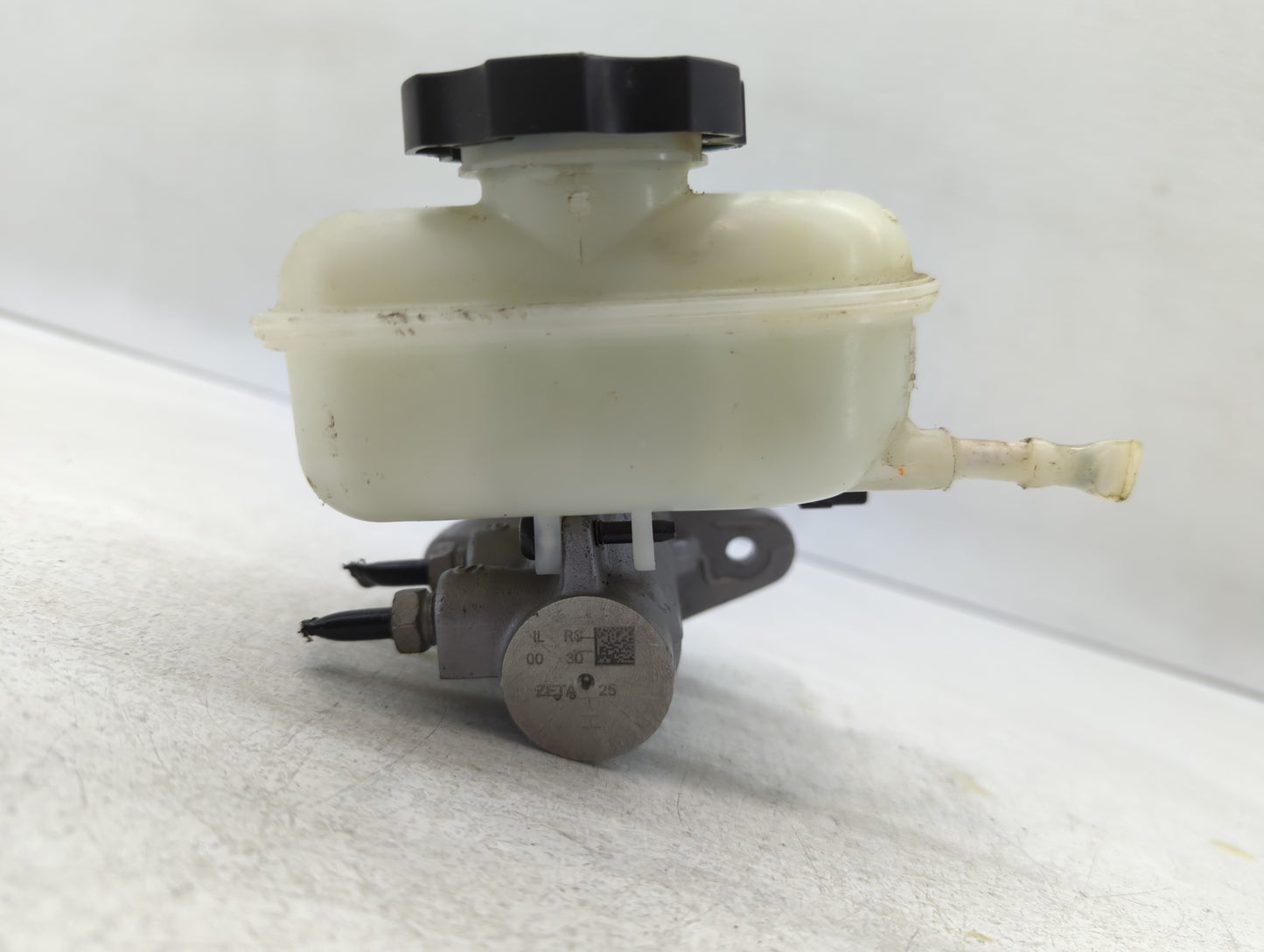 2010-2015 Chevrolet Camaro Brake Master Cylinder - Oemusedautoparts1.com