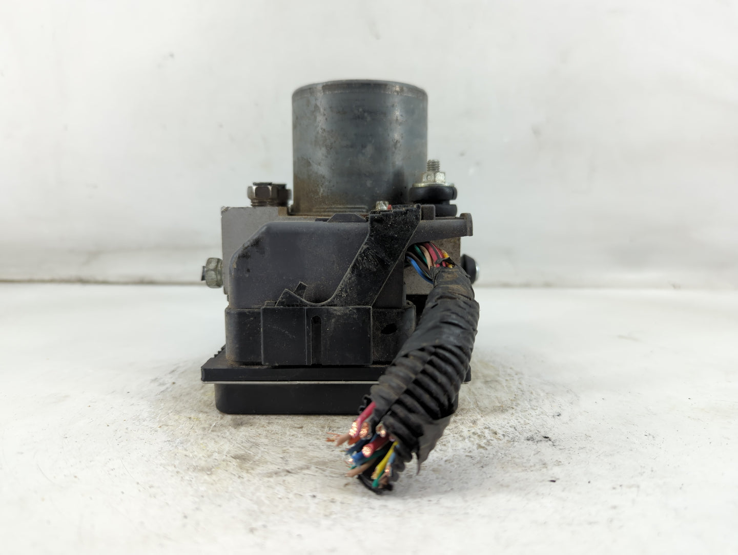 2012-2015 Chevrolet Camaro ABS Pump Control Module Replacement P/N:22914951 Fits Fits 2012 2013 2014 2015 OEM Used Auto Part