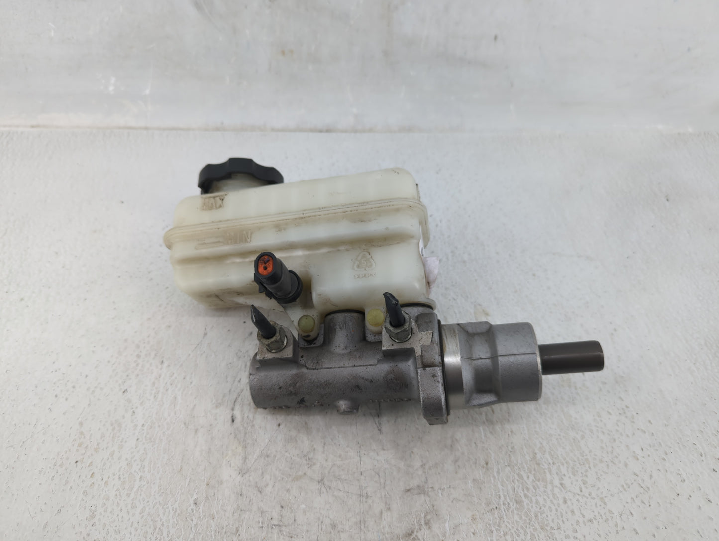 2013-2015 Chevrolet Captiva Sport Brake Master Cylinder 609976 - Oemusedautoparts1.com