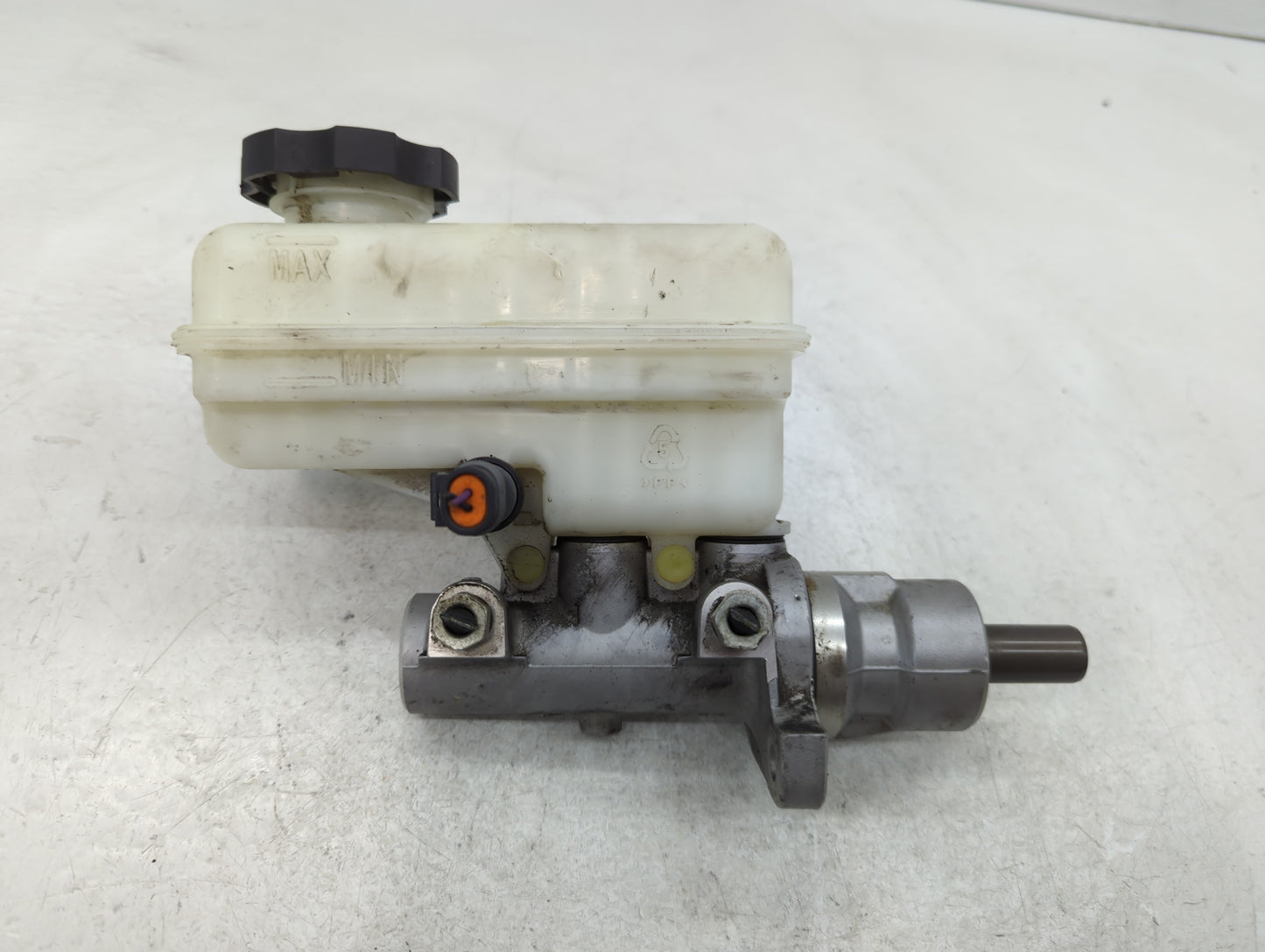 2013-2015 Chevrolet Captiva Sport Brake Master Cylinder 610256 - Oemusedautoparts1.com