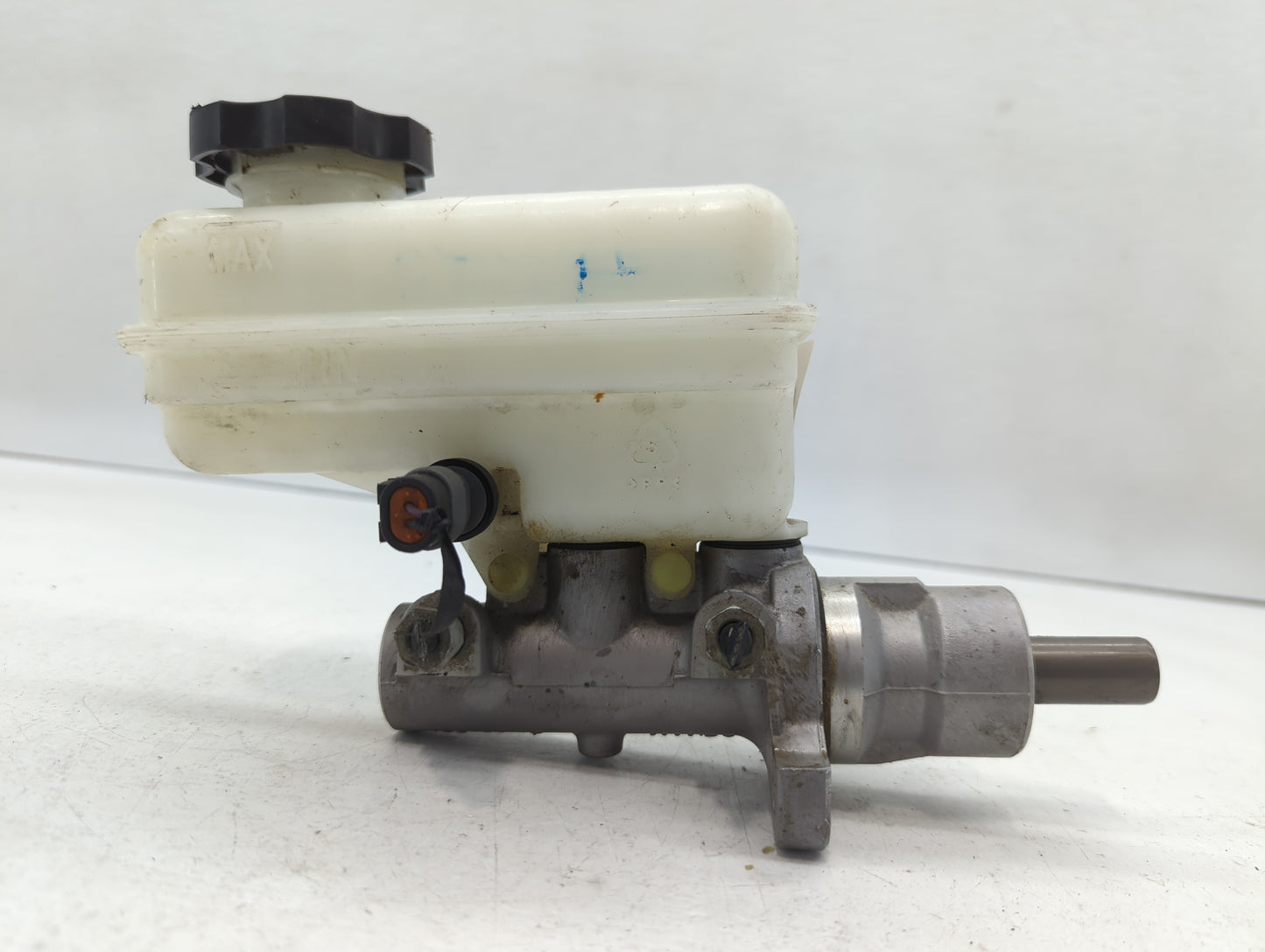 2013-2015 Chevrolet Captiva Sport Brake Master Cylinder 610955 - Oemusedautoparts1.com