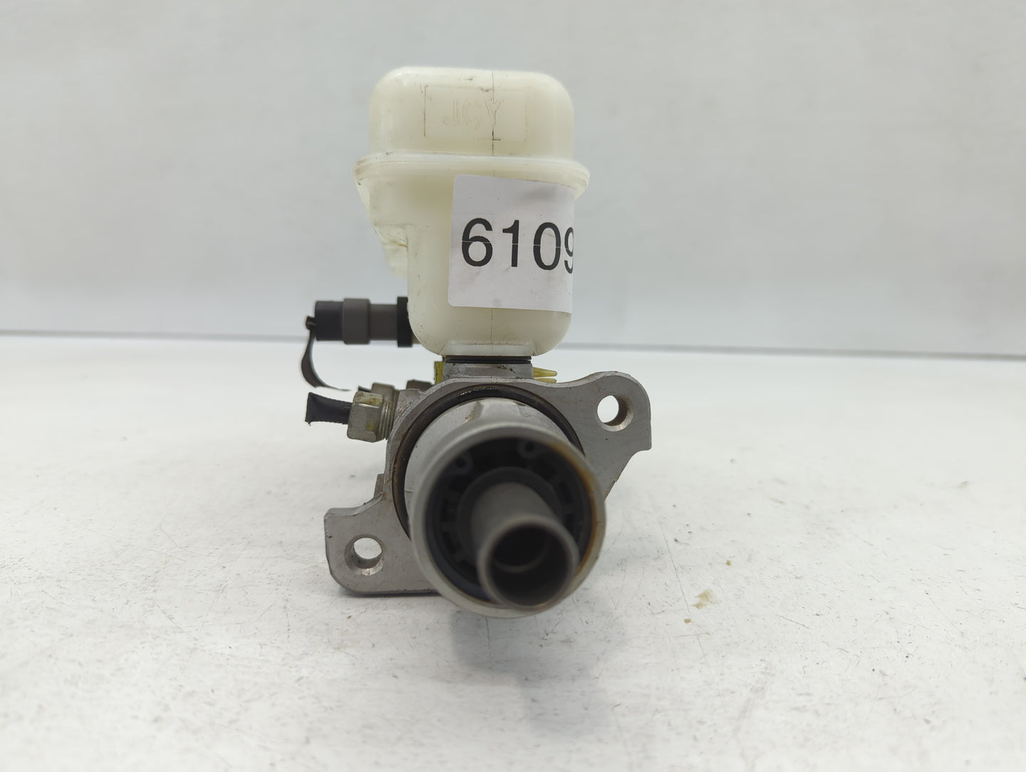2013-2015 Chevrolet Captiva Sport Brake Master Cylinder 610955 - Oemusedautoparts1.com
