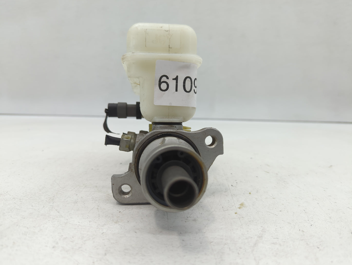 2013-2015 Chevrolet Captiva Sport Brake Master Cylinder 610955 - Oemusedautoparts1.com