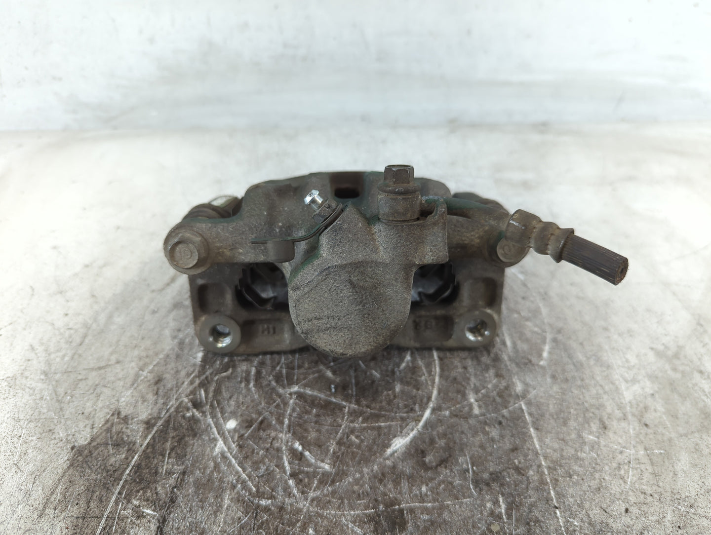 2012-2015 Chevrolet Captiva Sport Front Driver Left Brake Caliper - Oemusedautoparts1.com