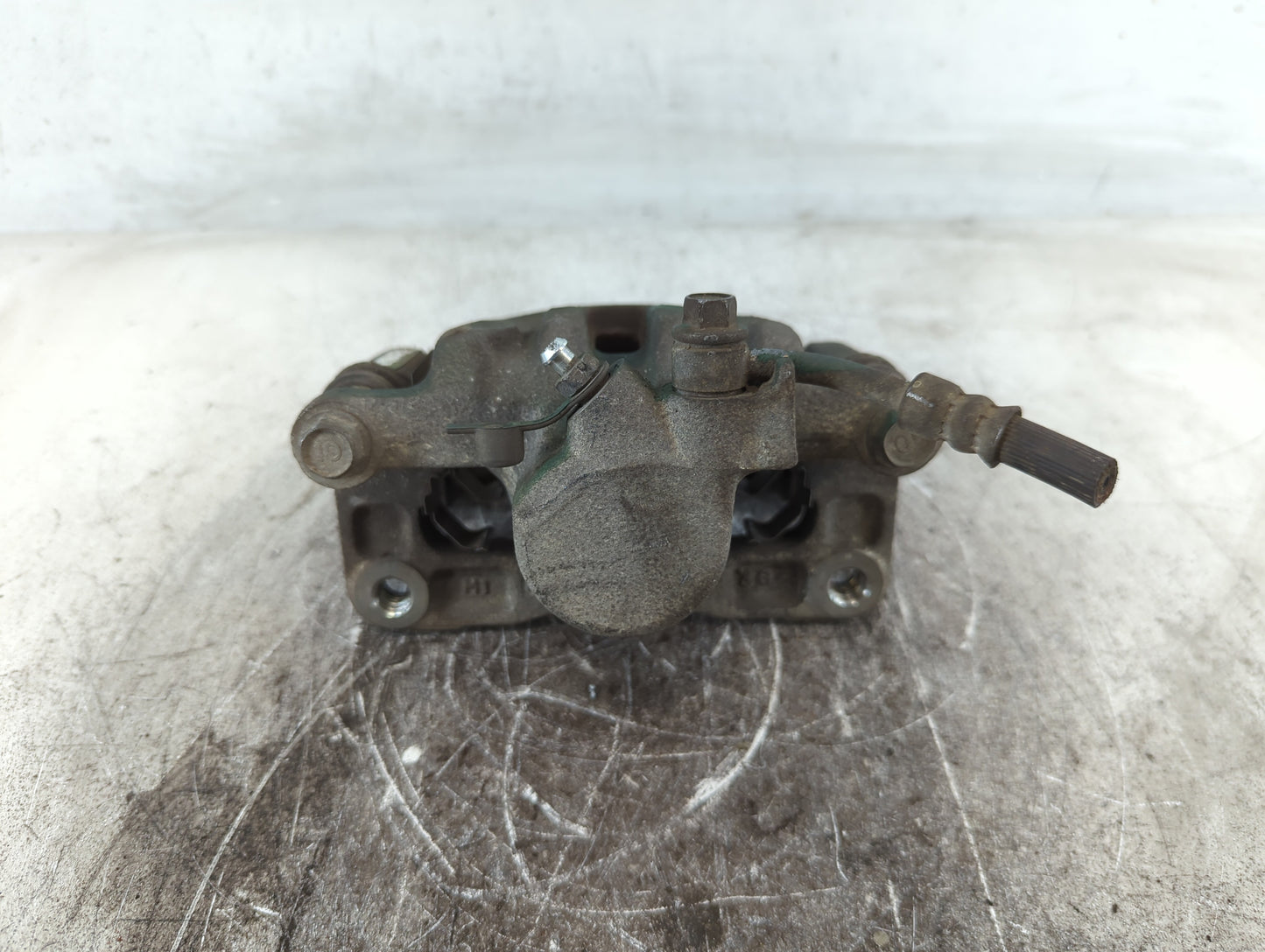 2012-2015 Chevrolet Captiva Sport Front Driver Left Brake Caliper - Oemusedautoparts1.com