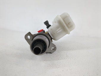 compare product 2013-2015 Chevrolet Captiva Sport Brake Master Cylinder 864068