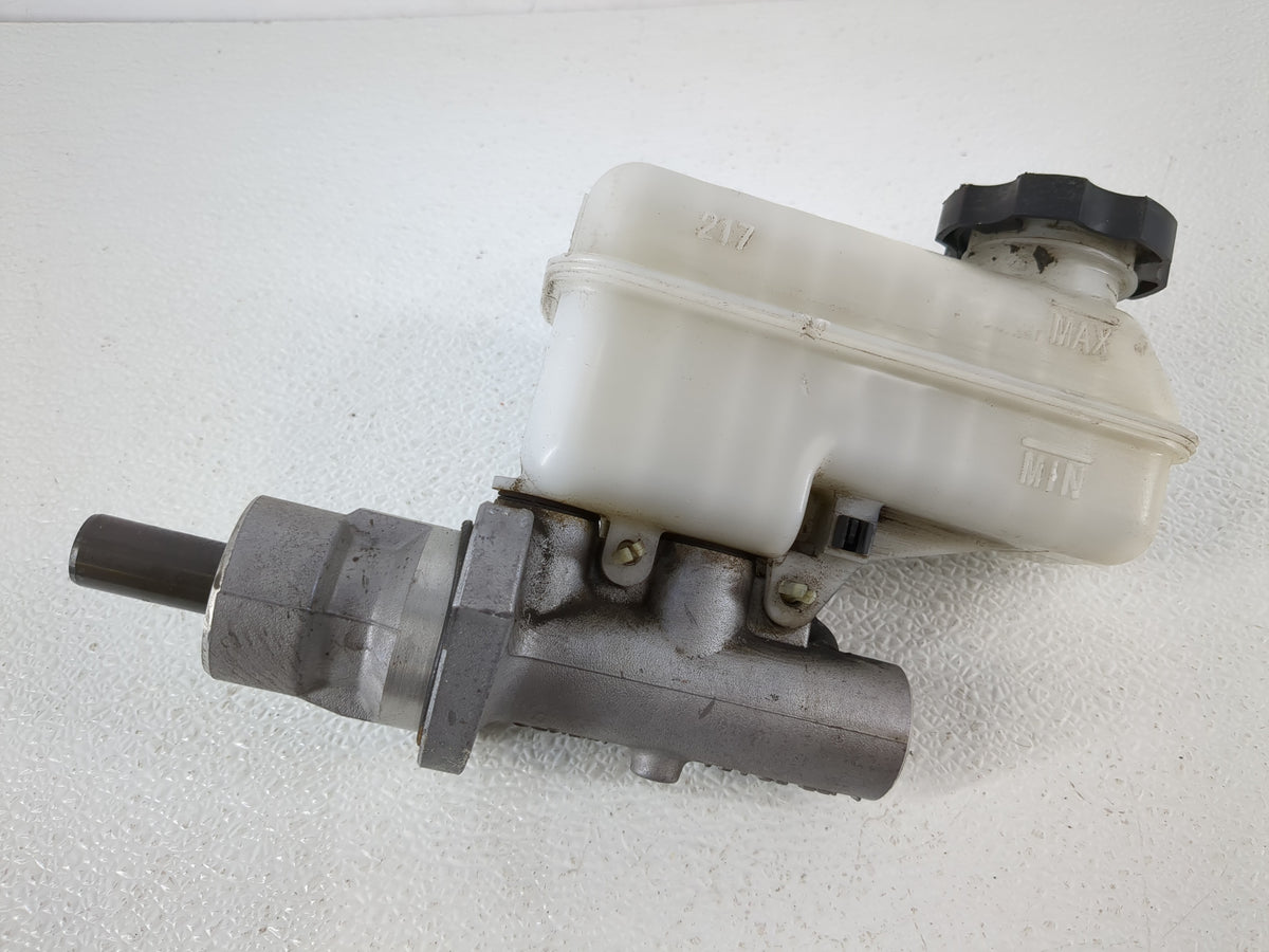 2013-2015 Chevrolet Captiva Sport Brake Master Cylinder 864068 - Oemusedautoparts1.com