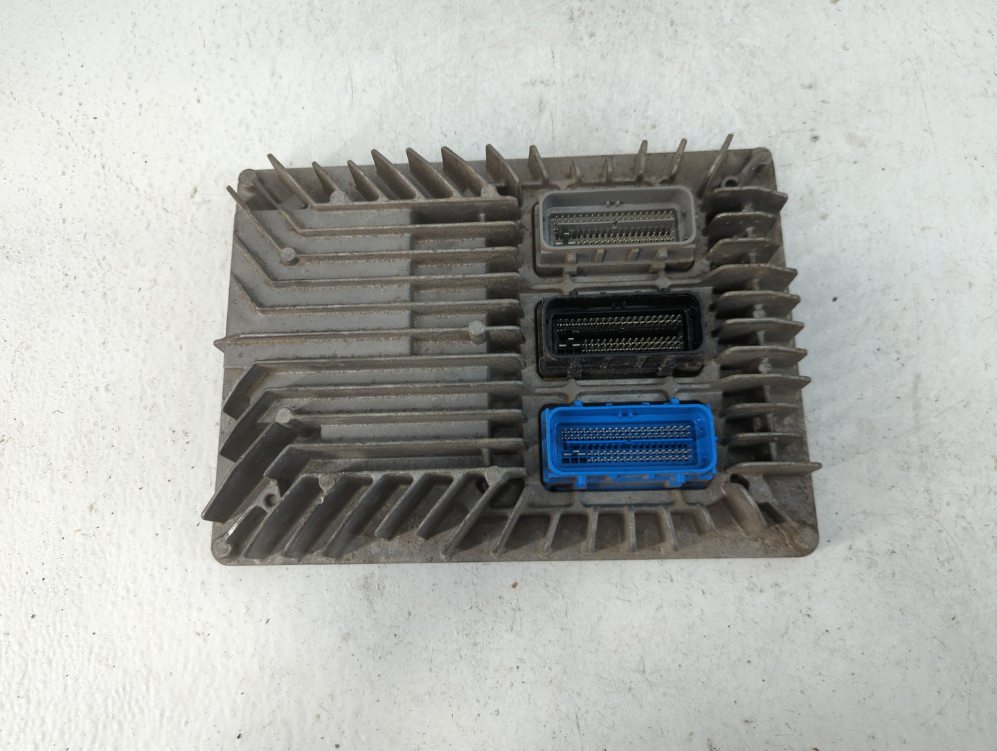 2013-2015 Chevrolet Captiva Sport PCM Engine Control Computer ECU ECM PCU OEM P/N:12657781 E39A Fits Fits 2013 2014 2015 201