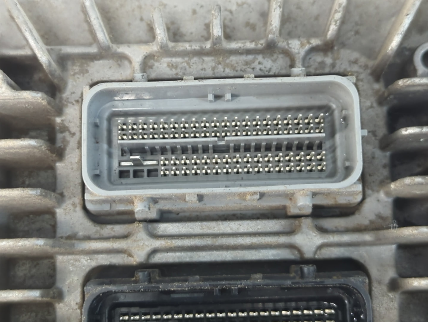 2013-2015 Chevrolet Captiva Sport PCM Engine Control Computer ECU ECM PCU OEM P/N:12657781 E39A Fits Fits 2013 2014 2015 201
