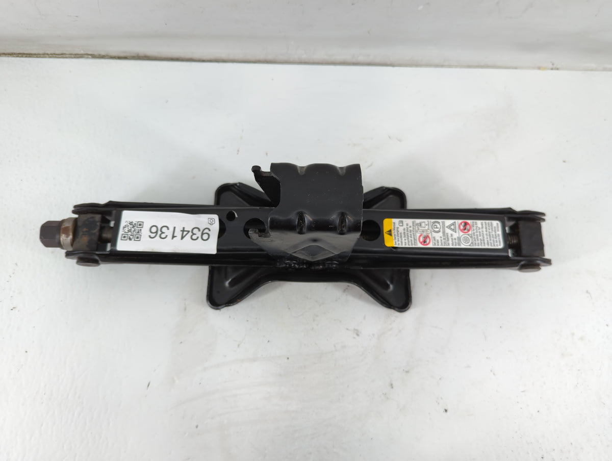 2014 Chevrolet Captiva Sport Spare Scissor Car Jack 934136 - Oemusedautoparts1.com