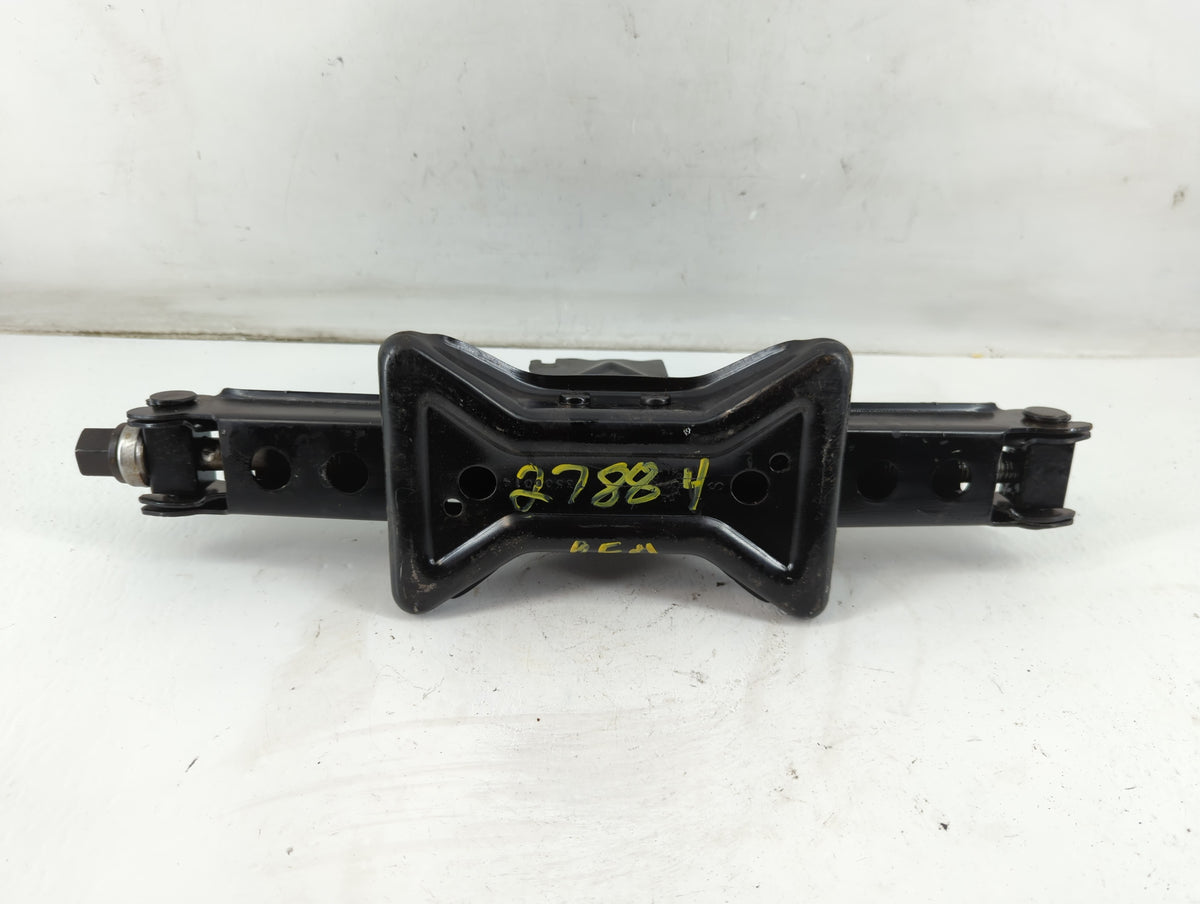2014 Chevrolet Captiva Sport Spare Scissor Car Jack 934136 - Oemusedautoparts1.com