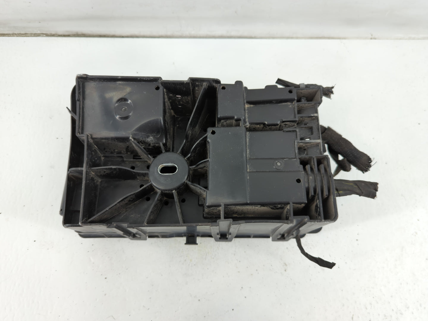 2011-2014 Chevrolet Cruze Fusebox Fuse Box Panel Relay Module P/N:812461952 Fits Fits 2011 2012 2013 2014 OEM Used Auto Part