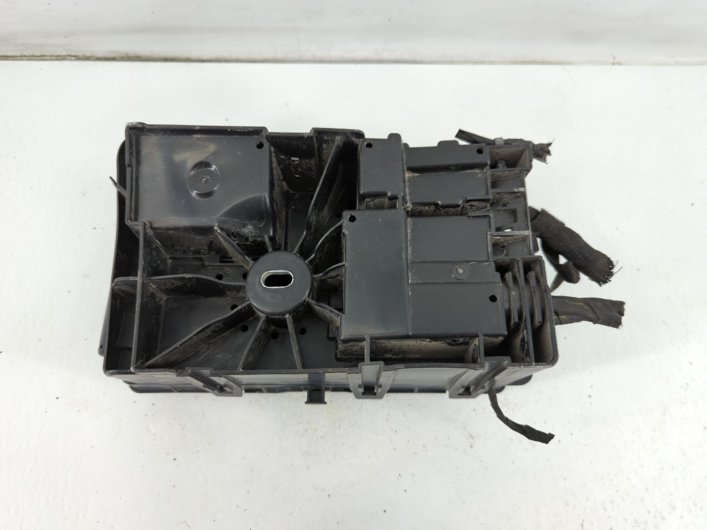 2011-2014 Chevrolet Cruze Fusebox Fuse Box Panel Relay Module P/N:812461952 Fits Fits 2011 2012 2013 2014 OEM Used Auto Part