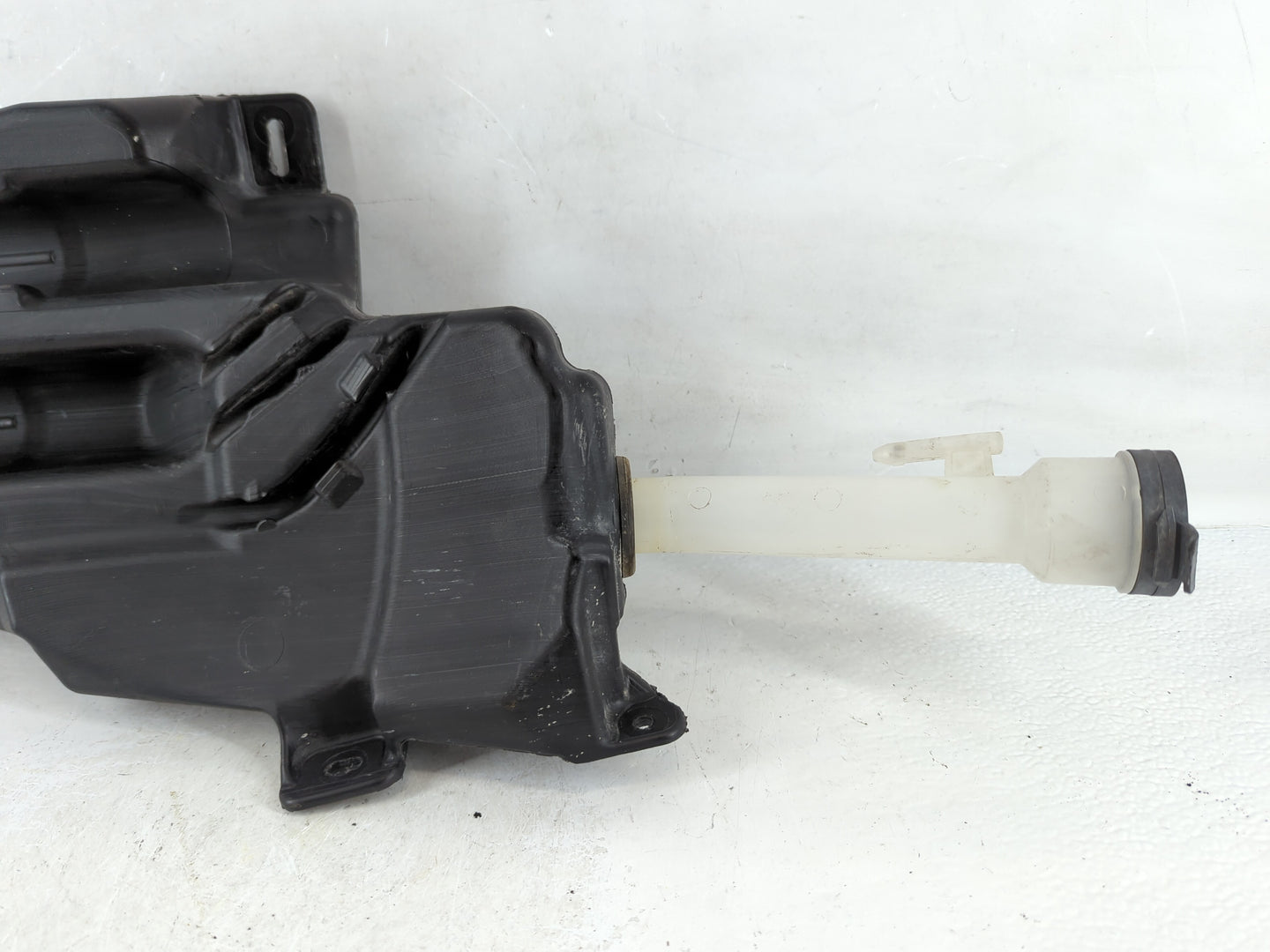 2011-2016 Chevrolet Cruze Windshield Washer Fluid Reservoir Bottle Oem - Oemusedautoparts1.com