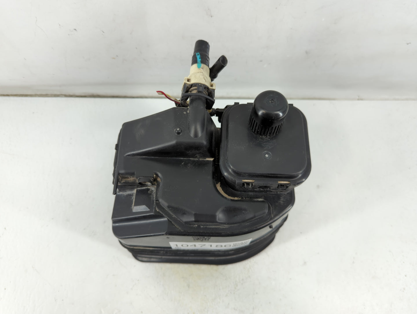 2014 Chevrolet Cruze Fuel Vapor Charcoal Canister 1047186 - Oemusedautoparts1.com