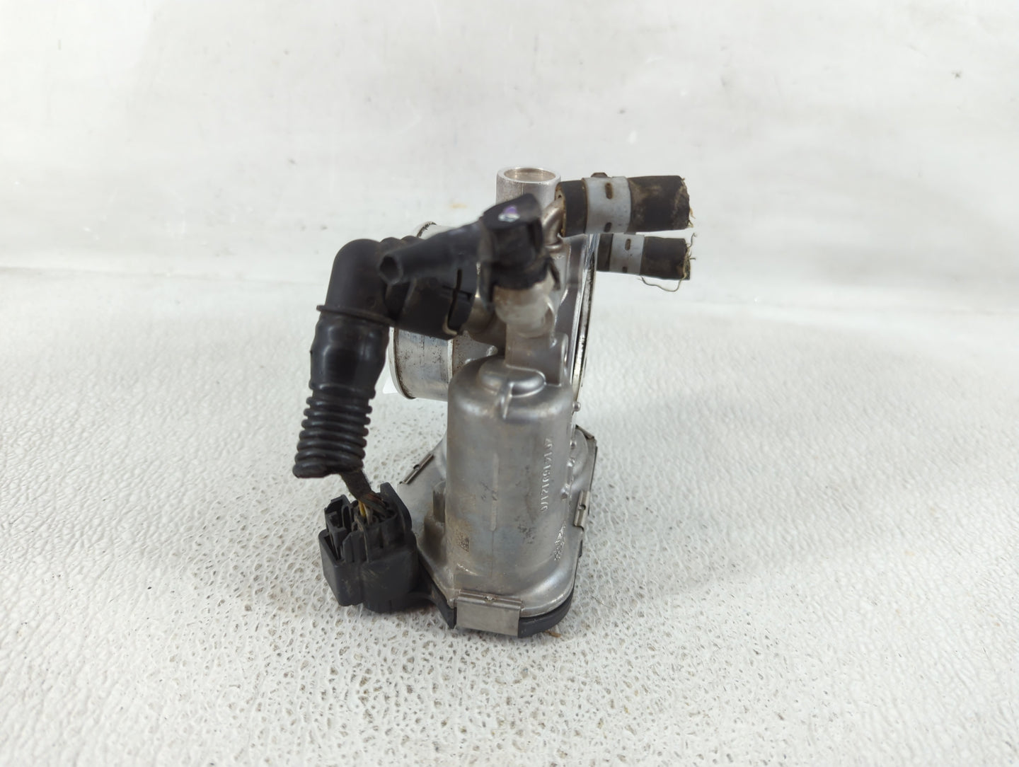 2011-2016 Chevrolet Cruze Throttle Body P/N:55561495 Fits Fits 2009 2010 2011 2012 2013 2014 2015 2016 2017 2018 OEM Used Au