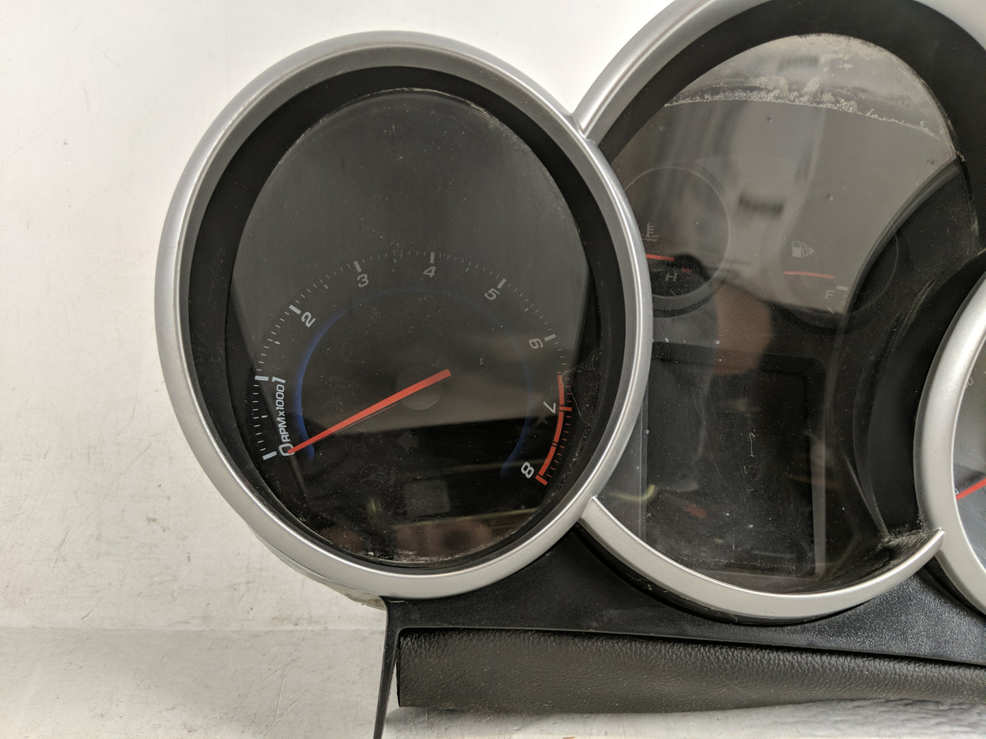 2013-2014 Chevrolet Cruze Instrument Cluster Speedometer Gauges P/N:811511914 94560794 Fits Fits 2013 2014 OEM Used Auto Par