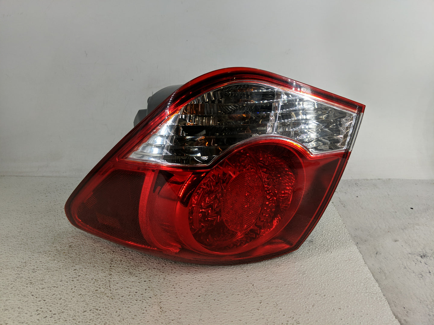 2011-2016 Chevrolet Cruze Tail Light Assembly Passenger Right OEM Fits Fits 2011 2012 2013 2014 2015 2016 OEM Used Auto Part