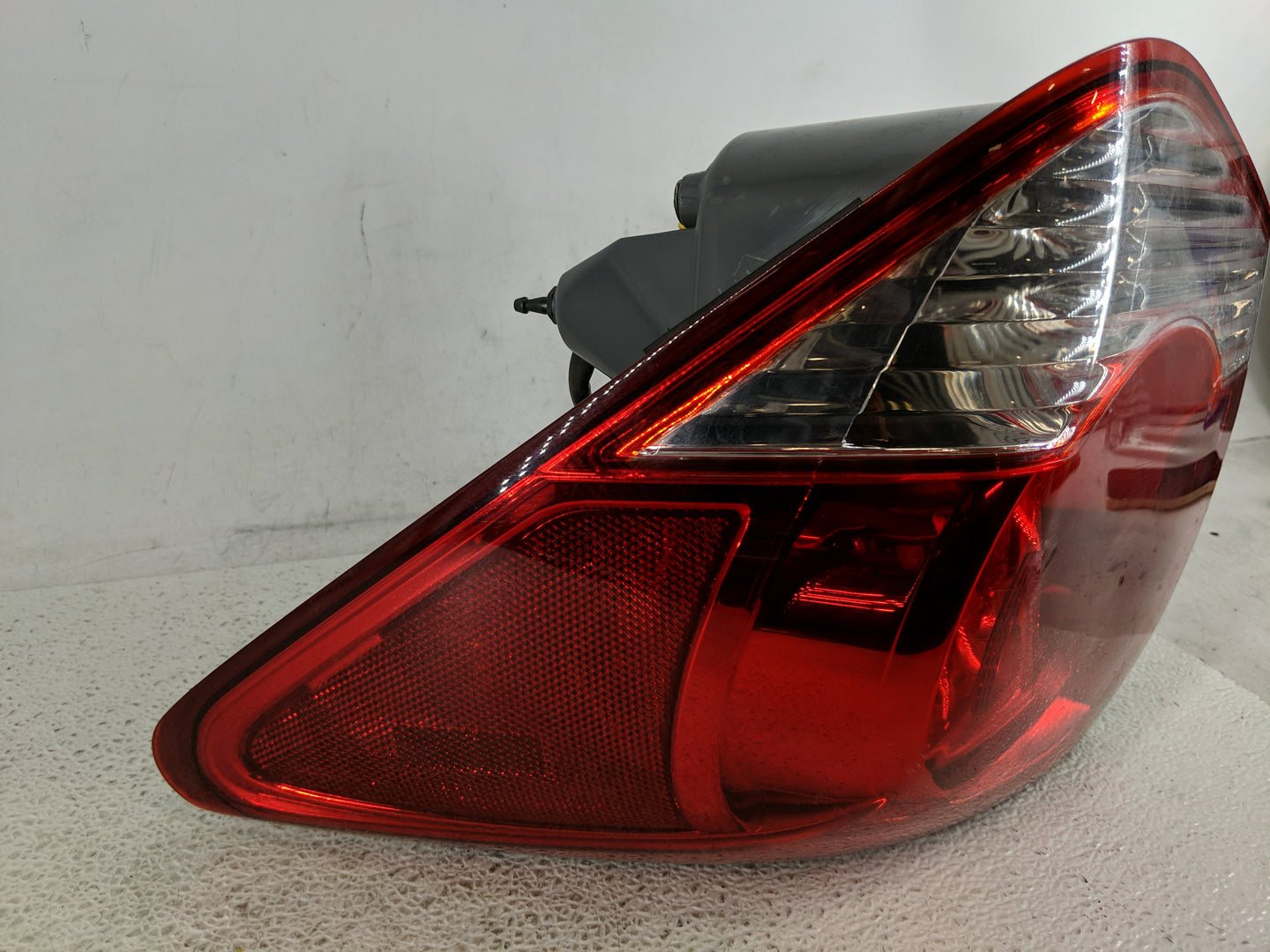 2011-2016 Chevrolet Cruze Tail Light Assembly Passenger Right OEM Fits Fits 2011 2012 2013 2014 2015 2016 OEM Used Auto Part