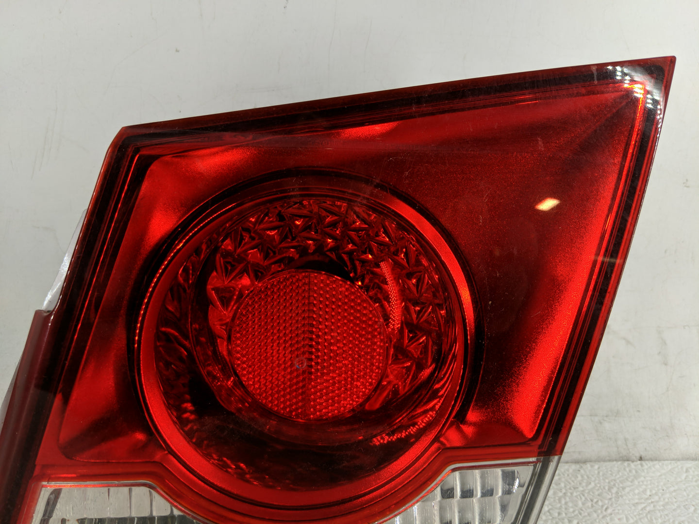 2011-2016 Chevrolet Cruze Tail Light Assembly Passenger Right OEM P/N:3057KLCP Fits Fits 2011 2012 2013 2014 2015 2016 OEM U