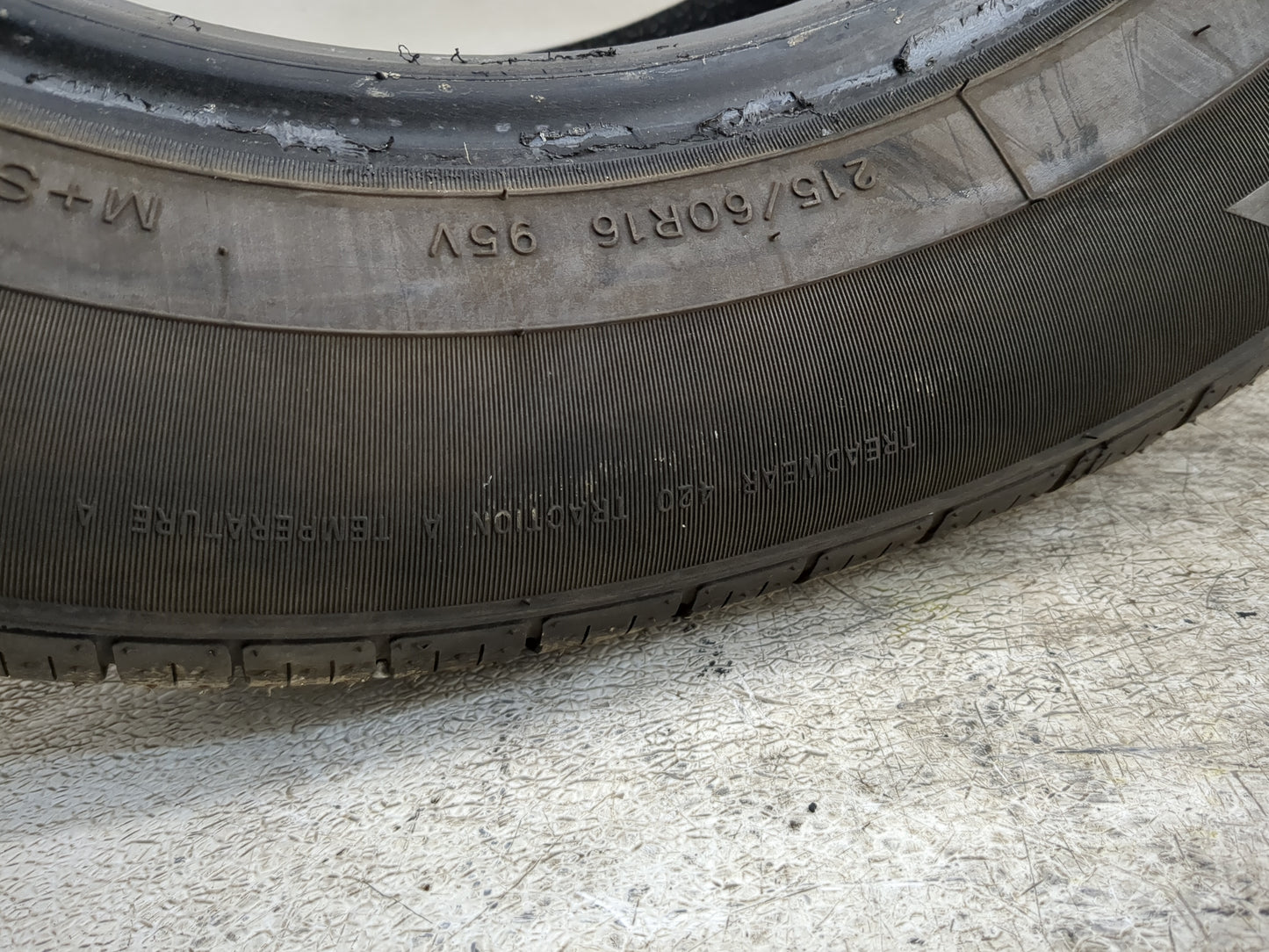 Used Tire 215/60R16 IRONHEAD REFLEX IHO1 95V - Tread Depth 9.5/32 - Oemusedautoparts1.com