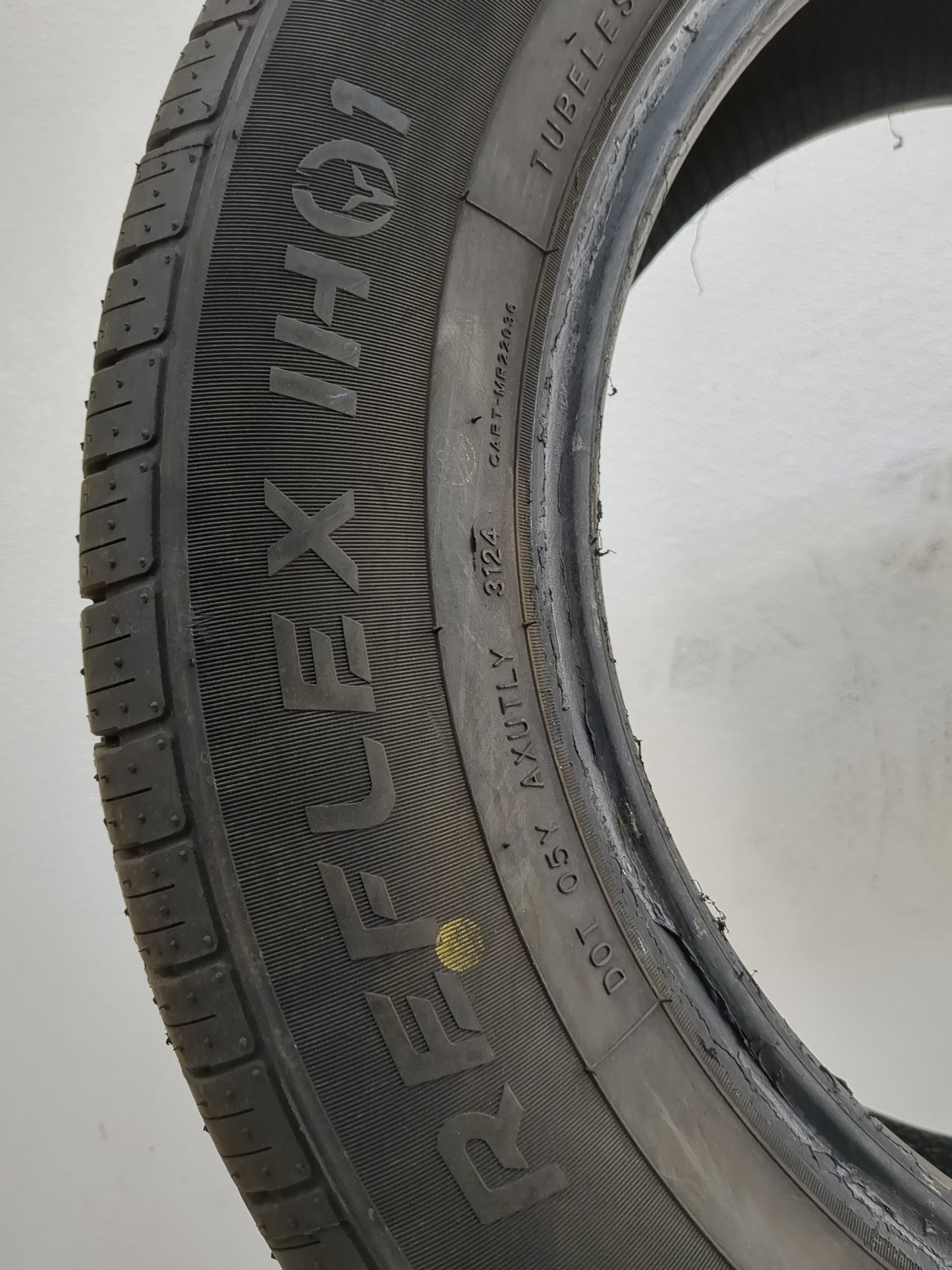 Used Tire 215/60R16 IRONHEAD REFLEX IHO1 95V - Tread Depth 9.5/32 - Oemusedautoparts1.com