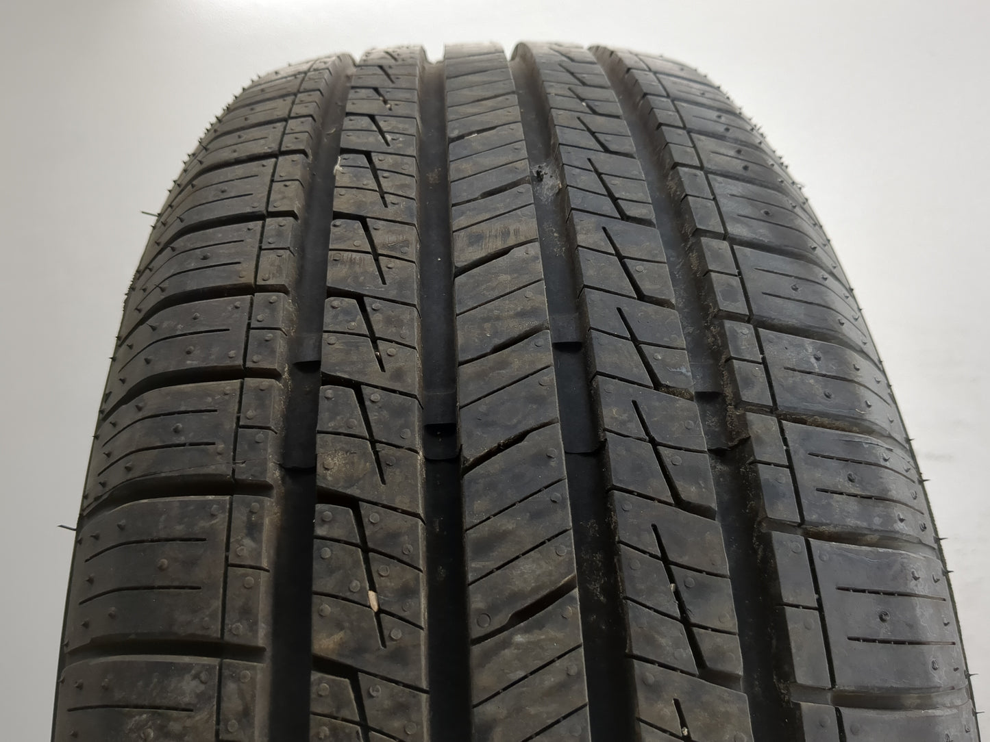 Used Tire 215/60R16 IRONHEAD REFLEX IHO1 95V - Tread Depth 9.5/32 - Oemusedautoparts1.com