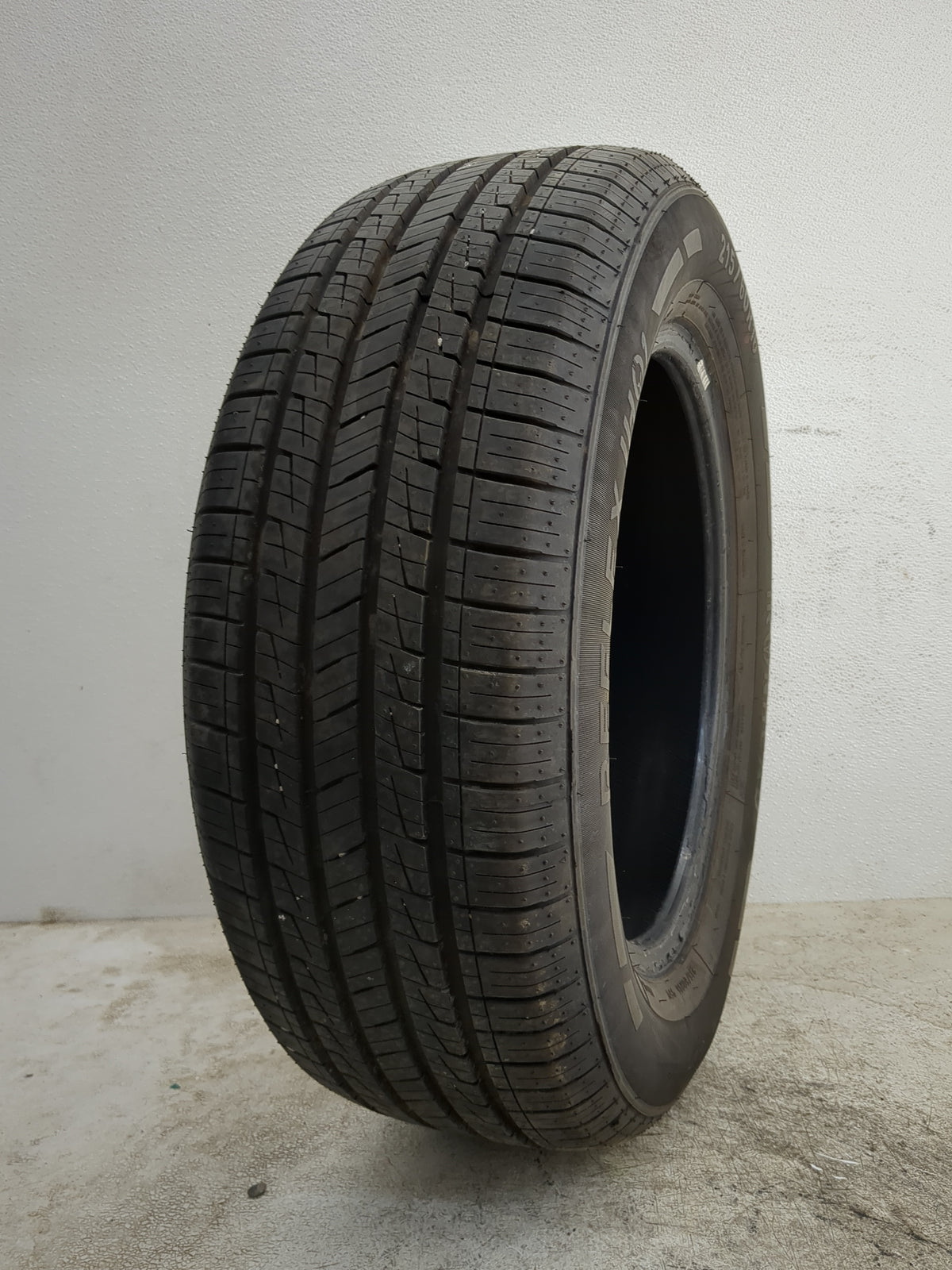 Used Tire 215/60R16 IRONHEAD REFLEX IHO1 95V - Tread Depth 9.5/32 - Oemusedautoparts1.com