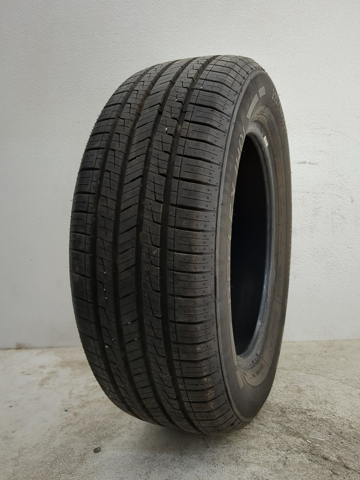 Used Tire 215/60R16 IRONHEAD REFLEX IHO1 95V - Tread Depth 9.5/32 - Oemusedautoparts1.com