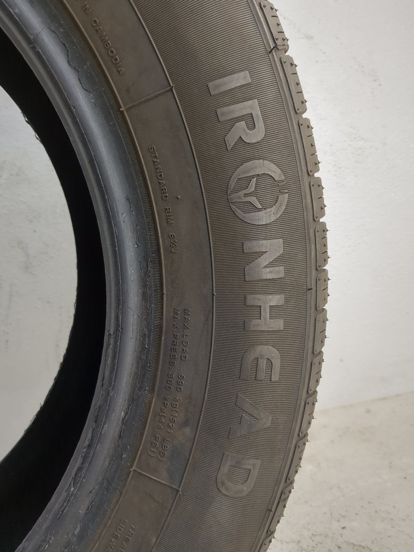 Used Tire 215/60R16 IRONHEAD REFLEX IHO1 95V - Tread Depth 9.5/32 - Oemusedautoparts1.com