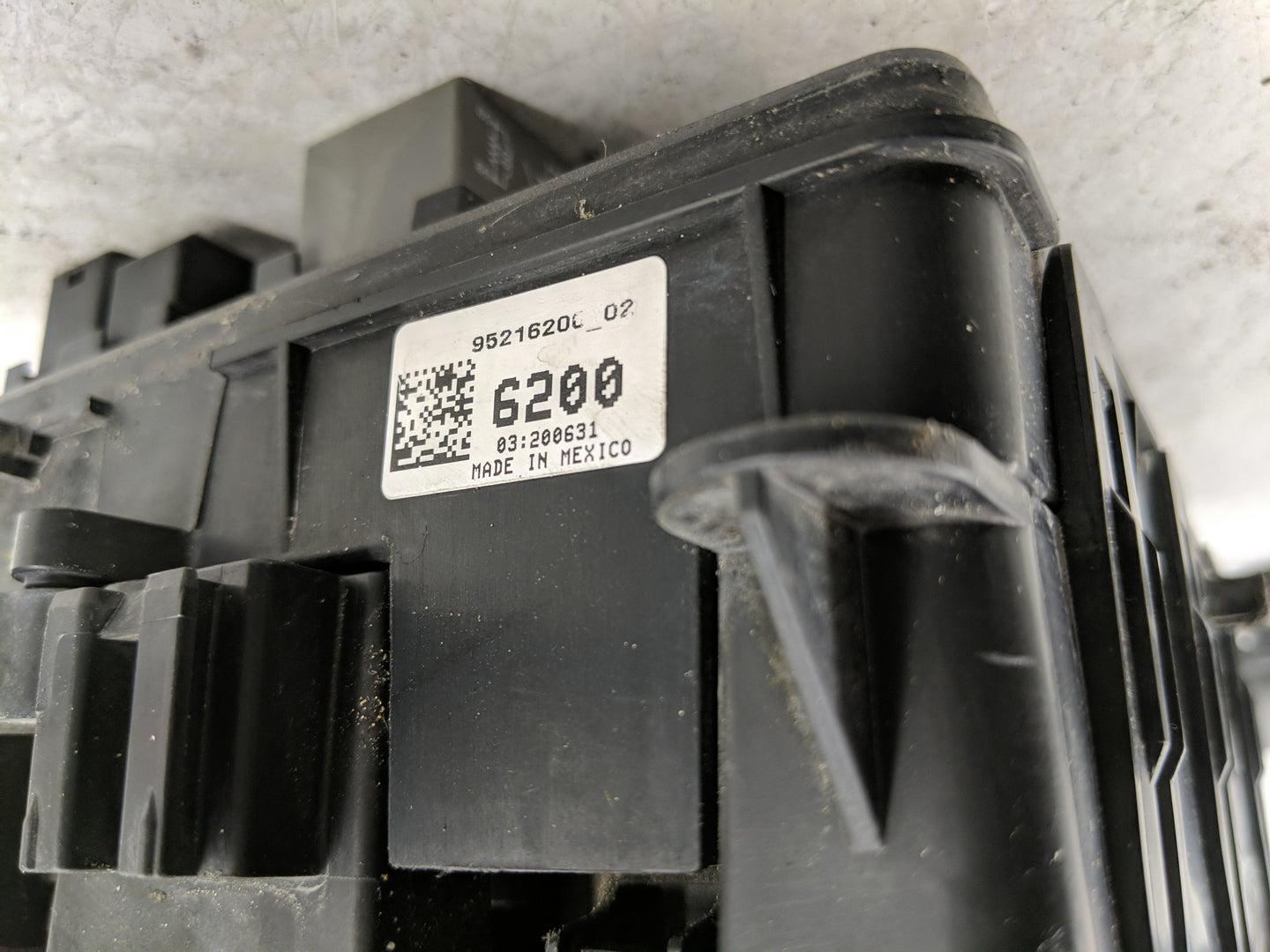 2011-2014 Chevrolet Cruze Fusebox Fuse Box Panel Relay Module P/N:95216200 Fits Fits 2011 2012 2013 2014 OEM Used Auto Parts