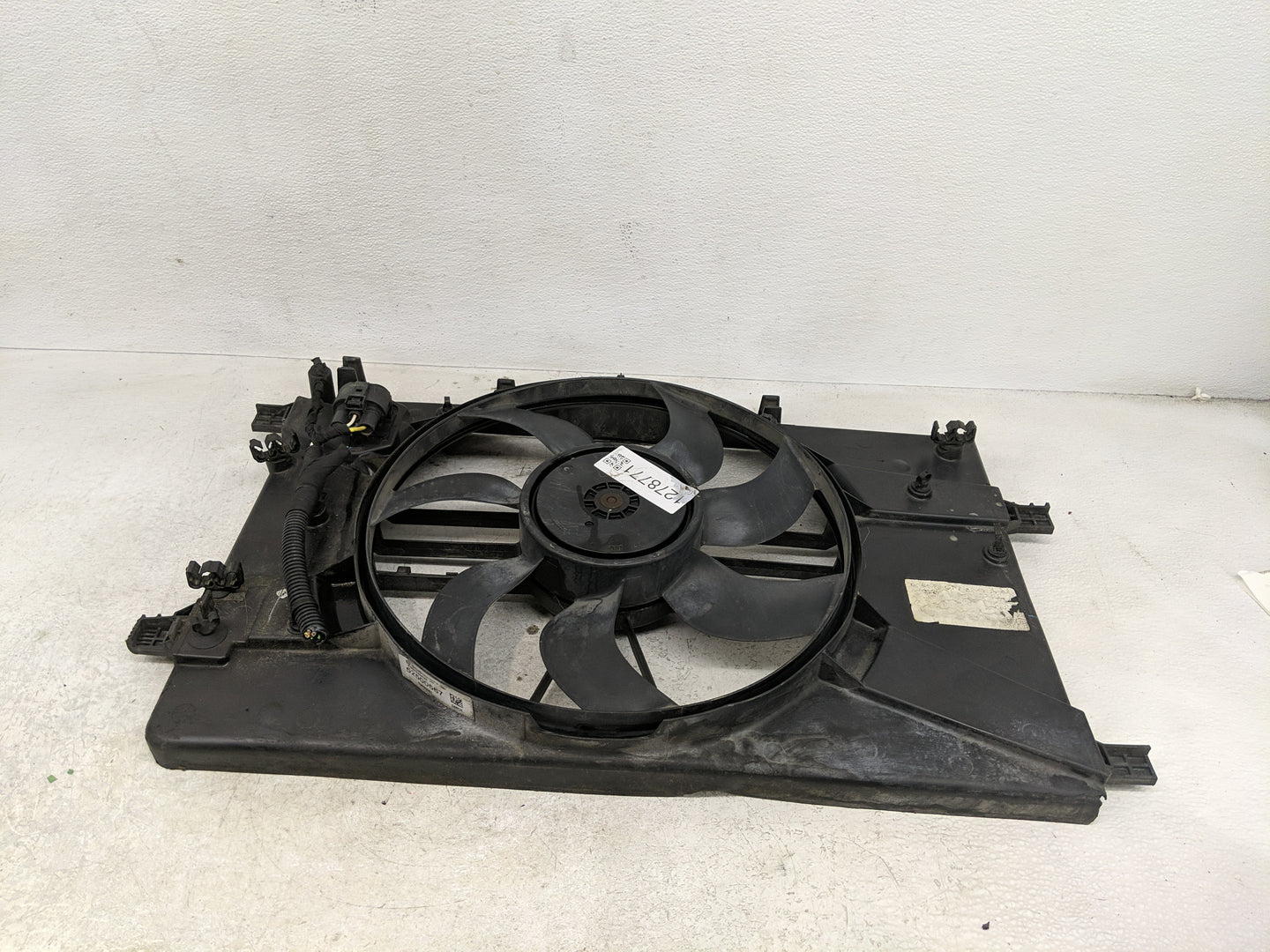2011-2016 Chevrolet Cruze Electric Radiator Cooling Fan Motor Assembly P/N:52500567 Fits Fits 2011 2012 2013 2014 2015 2016 