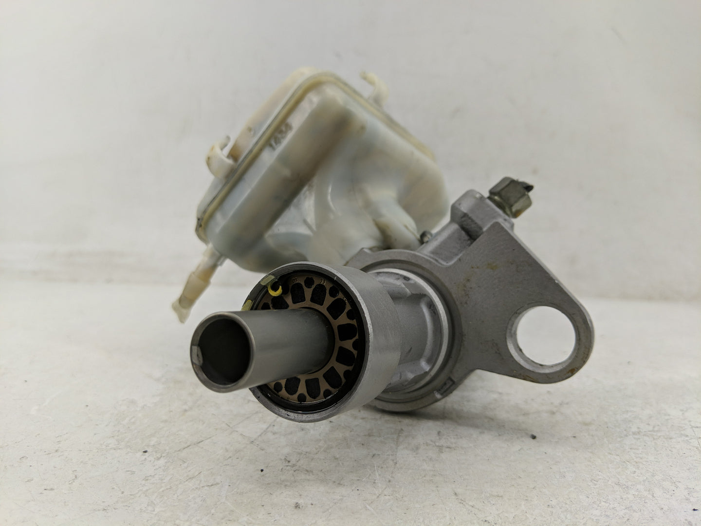 2011-2016 Chevrolet Cruze Brake Master Cylinder - Oemusedautoparts1.com