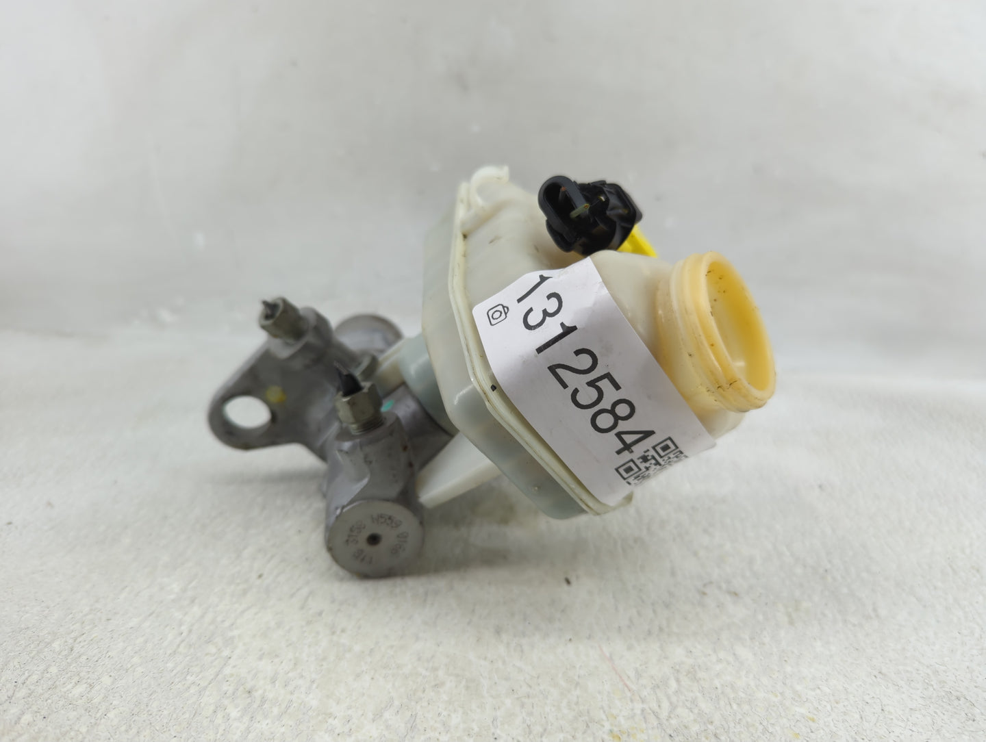 2011-2016 Chevrolet Cruze Brake Master Cylinder 1312584 - Oemusedautoparts1.com