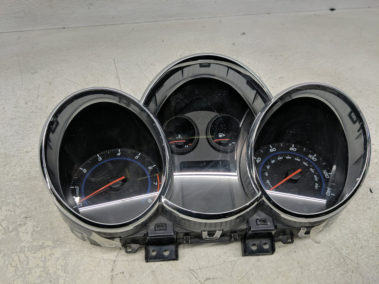 2013-2014 Chevrolet Cruze Instrument Cluster Speedometer Gauges P/N:95129376 Fits Fits 2013 2014 OEM Used Auto Parts - Oemus