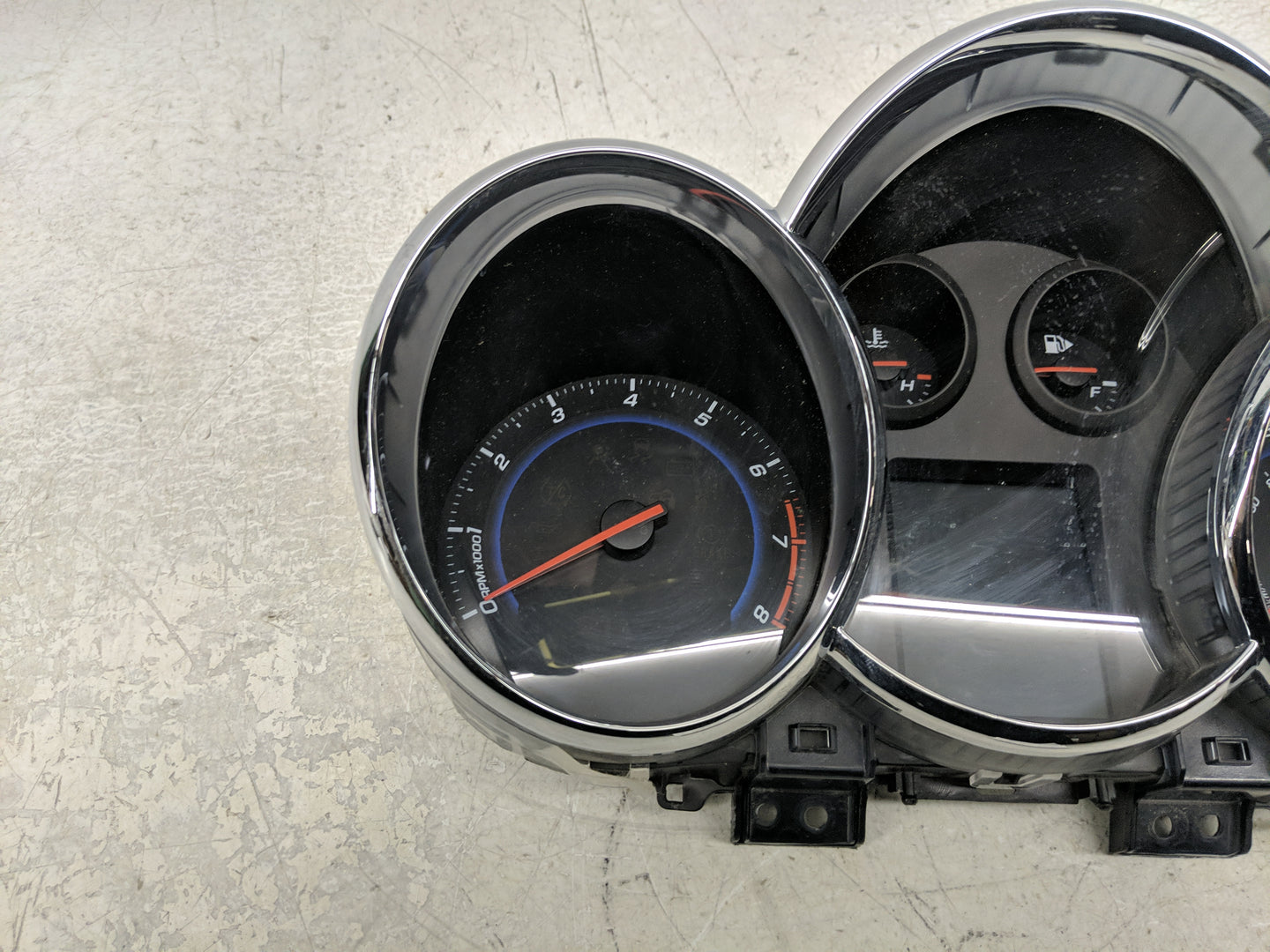 2013-2014 Chevrolet Cruze Instrument Cluster Speedometer Gauges P/N:95129376 Fits Fits 2013 2014 OEM Used Auto Parts - Oemus